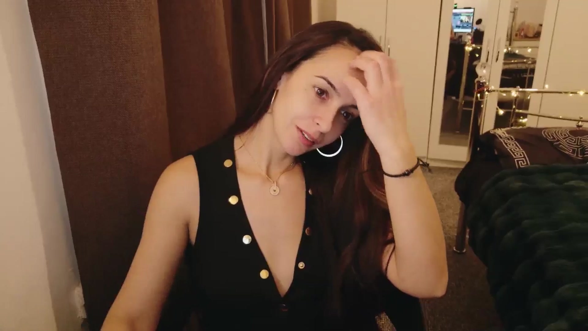 Gallery image thumbnail from KarlaOlivia's myfreecams stream on, 12/29/2024, 16:46 image 12 of 20