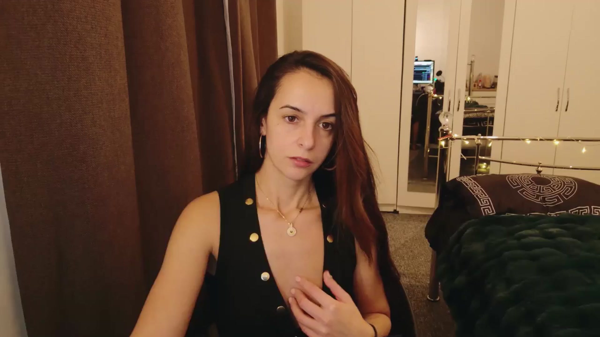 Gallery image thumbnail from KarlaOlivia's myfreecams stream on, 12/29/2024, 18:54 image 16 of 20