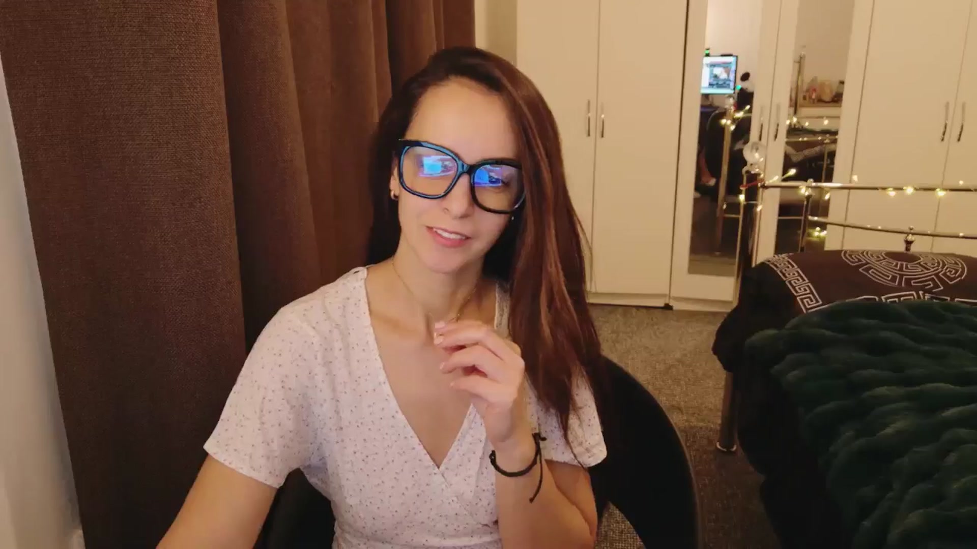 Gallery image thumbnail from KarlaOlivia's myfreecams stream on, 12/29/2024, 21:16 image 17 of 20