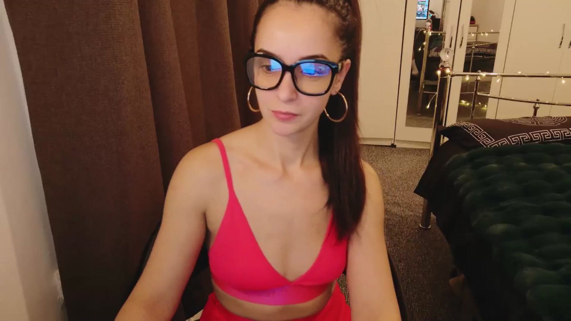 Gallery image thumbnail from KarlaOlivia's myfreecams stream on, 01/03/2025, 23:46 image 2 of 20