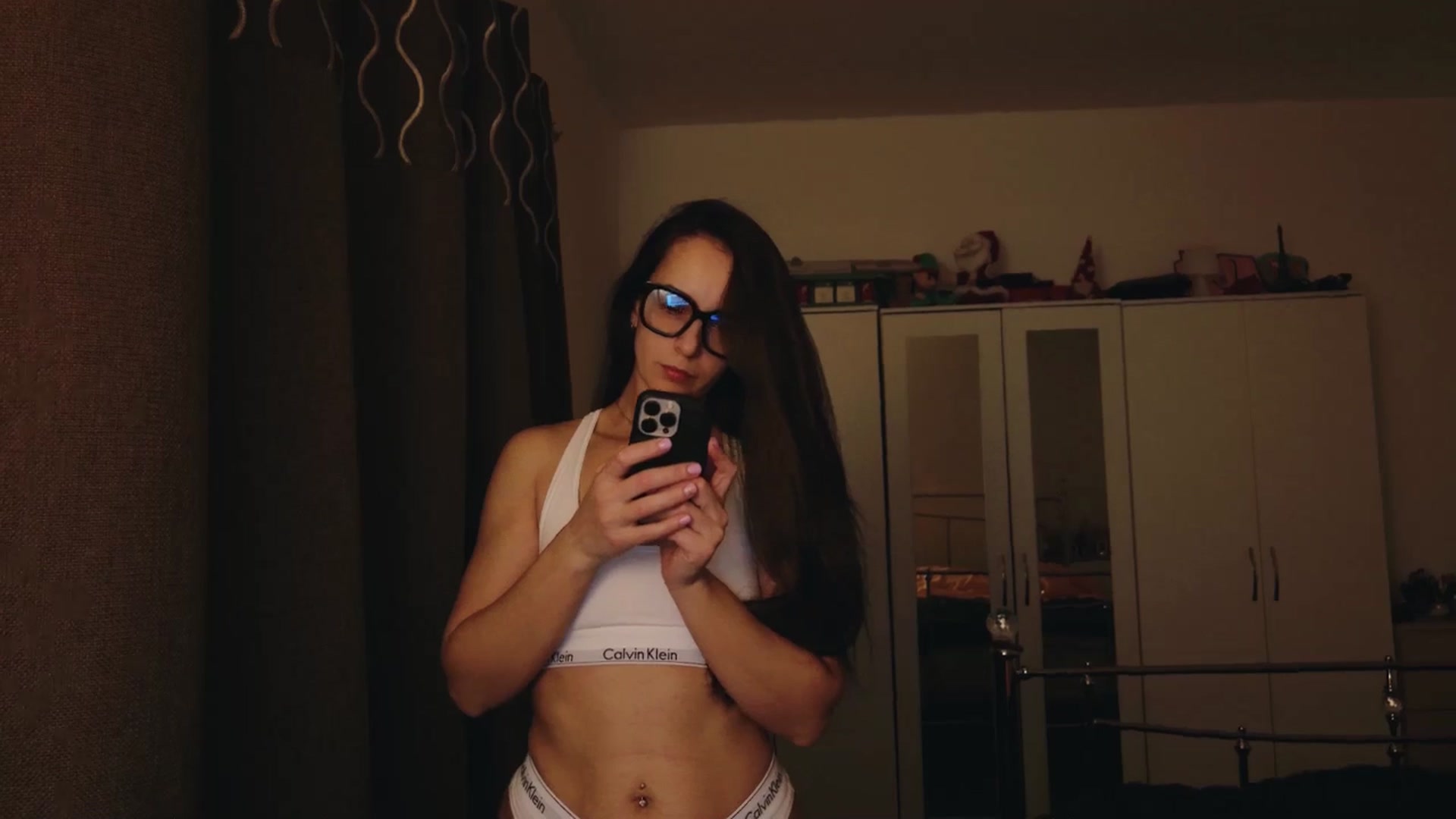Gallery image thumbnail from KarlaOlivia's myfreecams stream on, 01/12/2025, 23:11 image 16 of 20