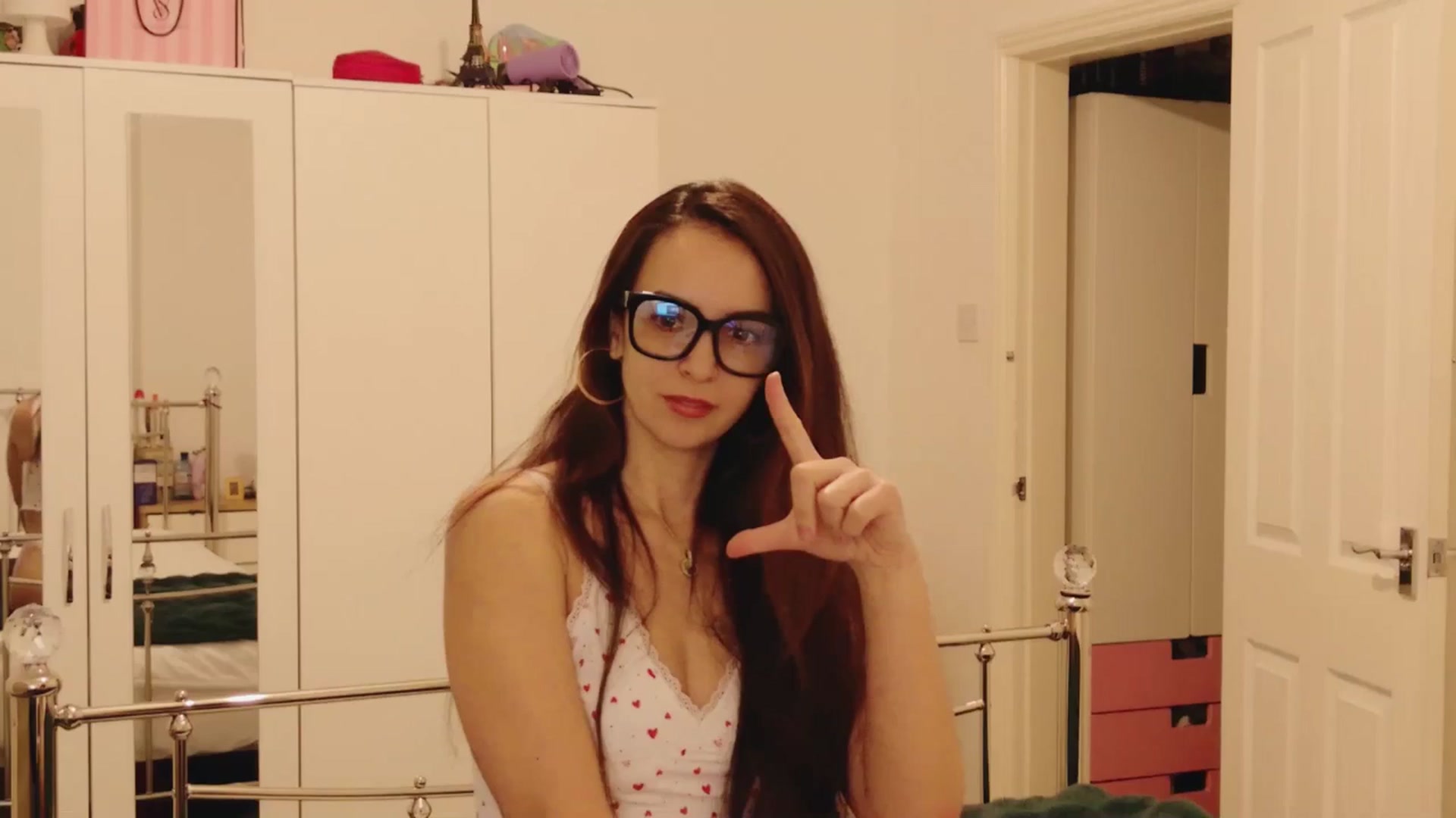 Gallery image thumbnail from KarlaOlivia's myfreecams stream on, 03/13/2025, 12:37 image 17 of 20