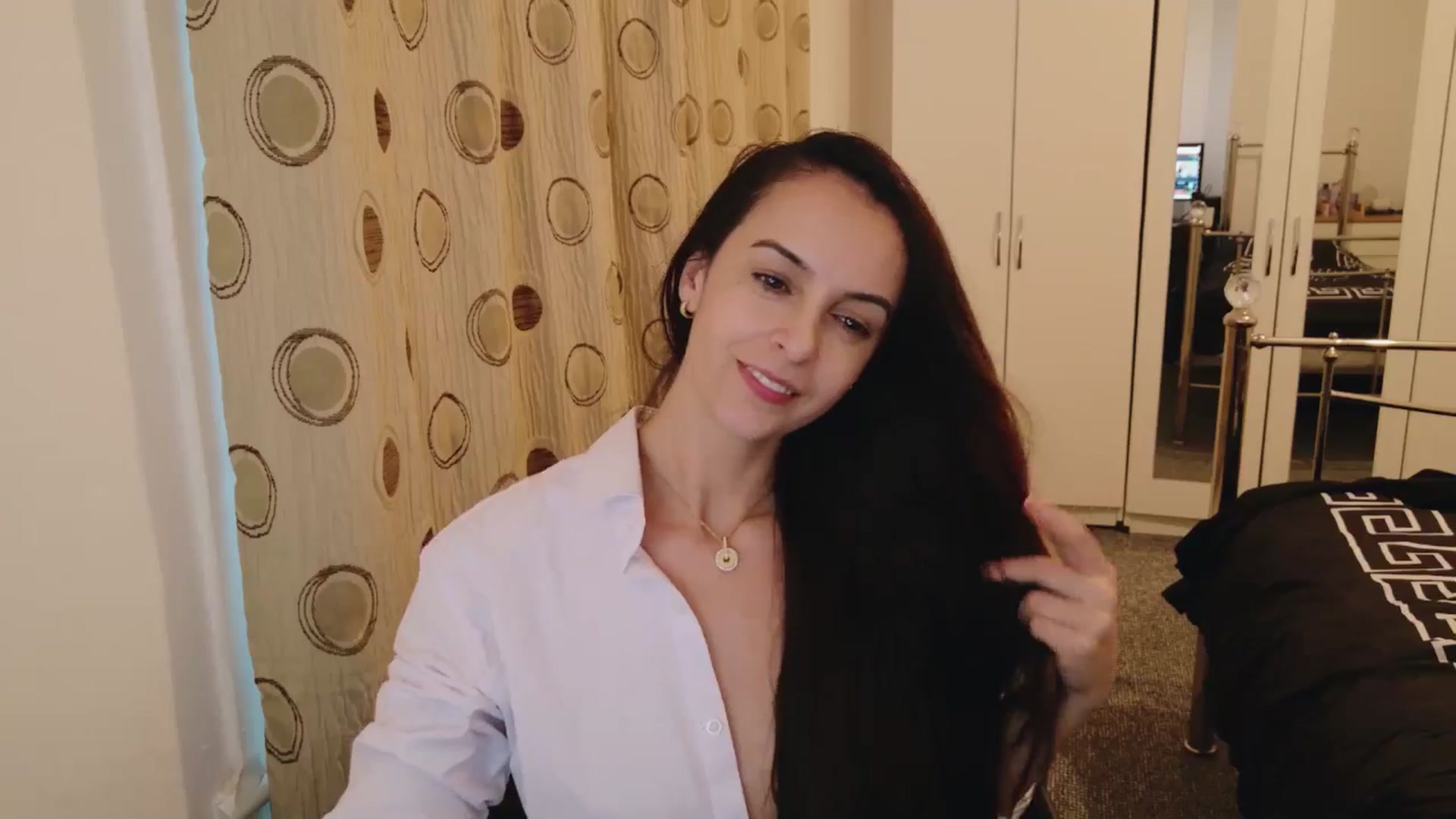 Gallery image thumbnail from KarlaOlivia's myfreecams stream on, 03/27/2025, 18:32 image 8 of 20