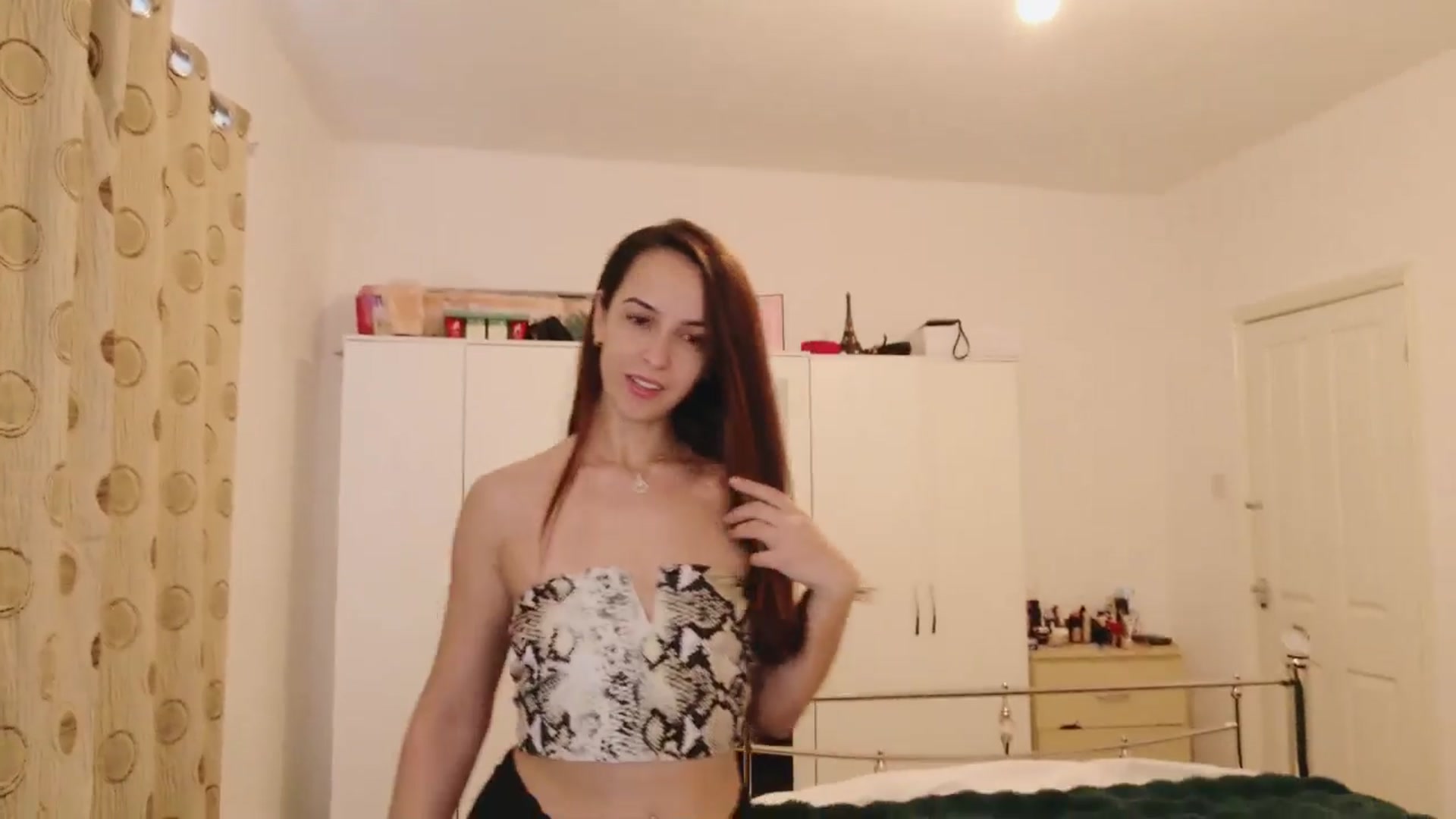 Gallery image thumbnail from KarlaOlivia's myfreecams stream on, 04/11/2025, 13:29 image 7 of 20