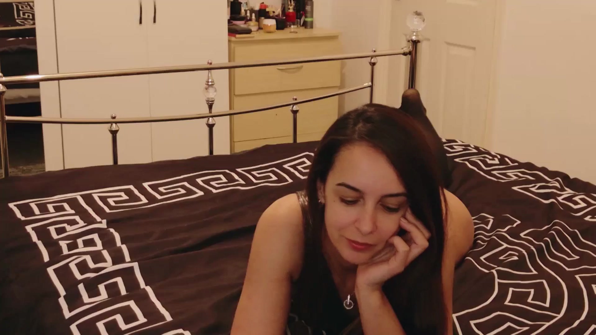 Gallery image thumbnail from KarlaOlivia's myfreecams stream on, 04/16/2025, 17:57 image 15 of 20