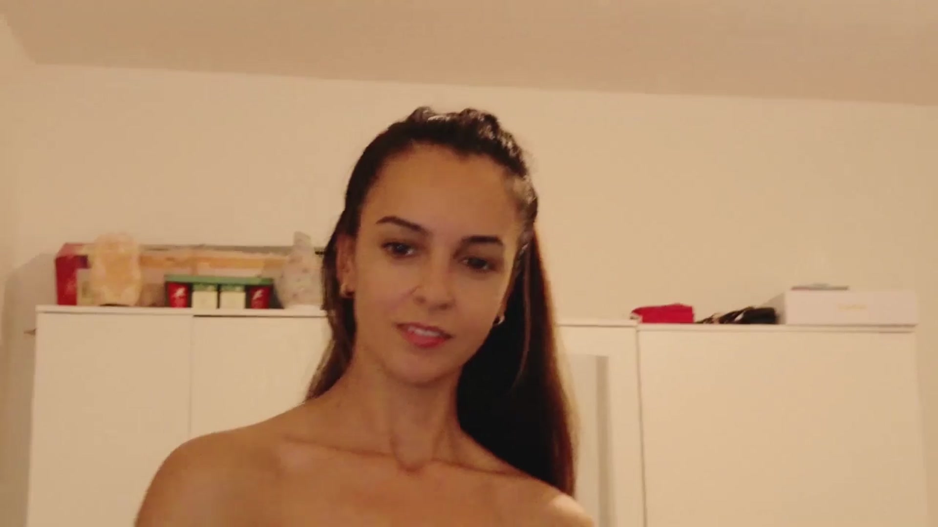 Gallery image thumbnail from KarlaOlivia's myfreecams stream on, 05/27/2025, 20:03 image 8 of 20