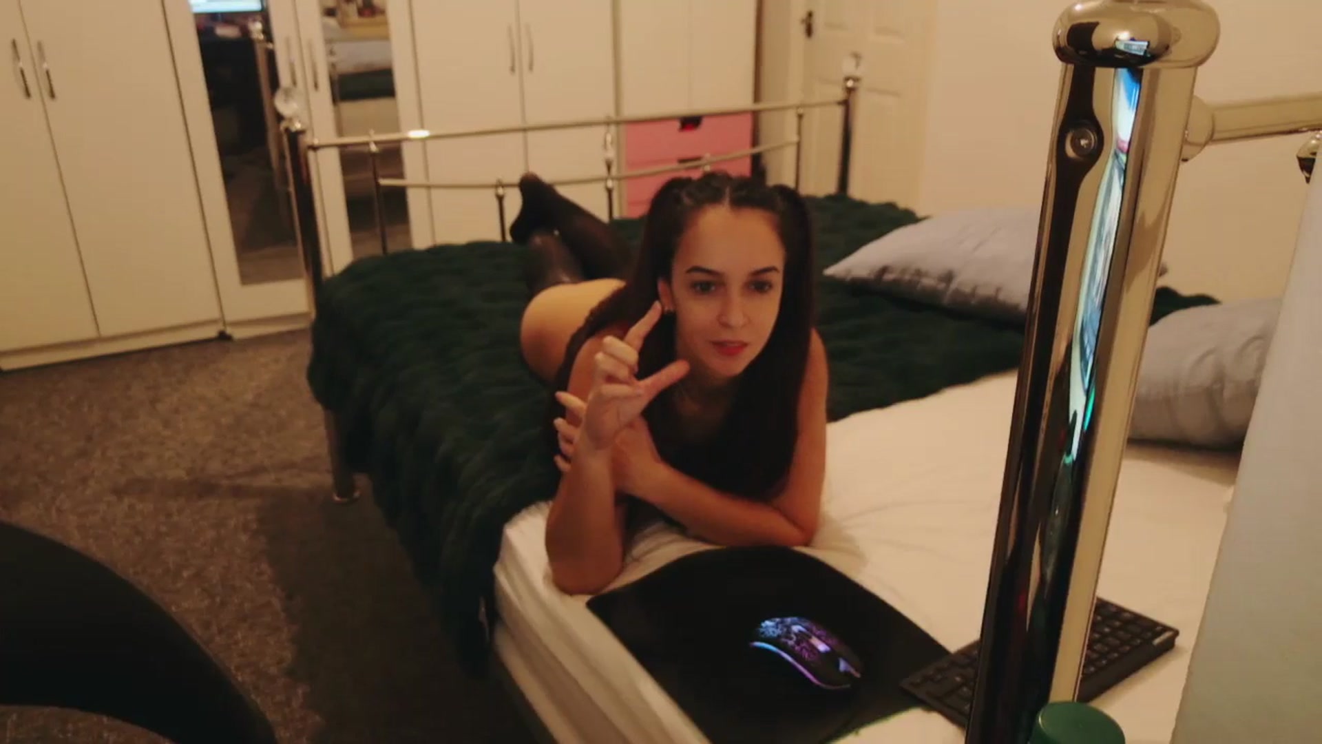 Gallery image thumbnail from KarlaOlivia's myfreecams stream on, 11/03/2025, 19:22 image 2 of 20