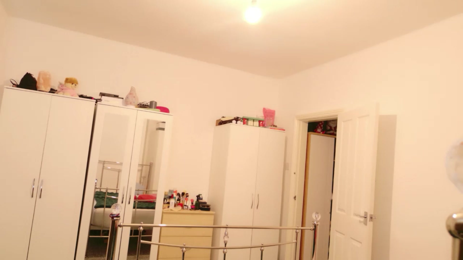 Gallery image thumbnail from KarlaOlivia's myfreecams stream on, 04/20/2026, 10:40 image 17 of 20