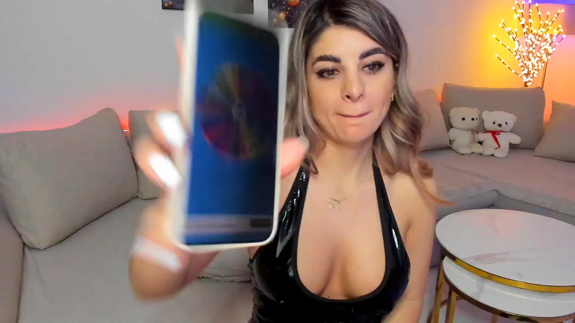 Gallery image thumbnail from KarlaStarx's myfreecams stream on, 05/25/2024, 24:31 image 15 of 20