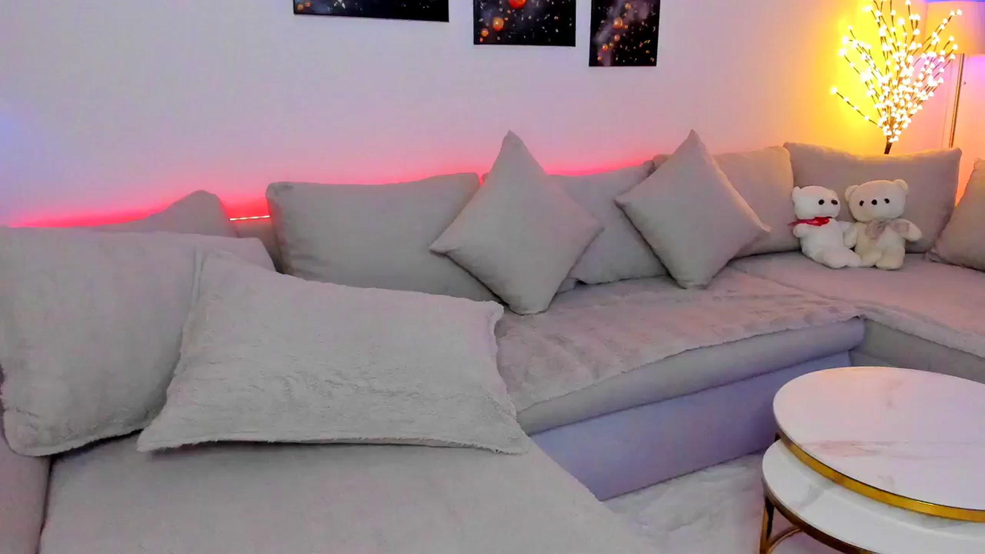 Gallery image thumbnail from KarlaStarx's myfreecams stream on, 05/30/2024, 24:34 image 14 of 20