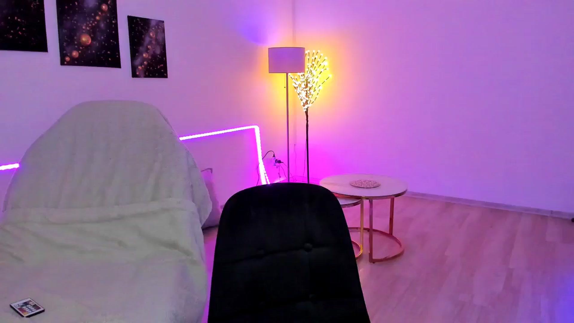 Gallery image thumbnail from KarlaStarx's myfreecams stream on, 06/23/2024, 02:29 image 10 of 20