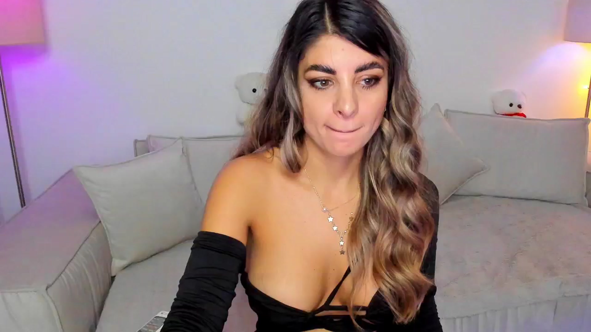 Gallery image thumbnail from KarlaStarx's myfreecams stream on, 08/30/2024, 03:10 image 16 of 20