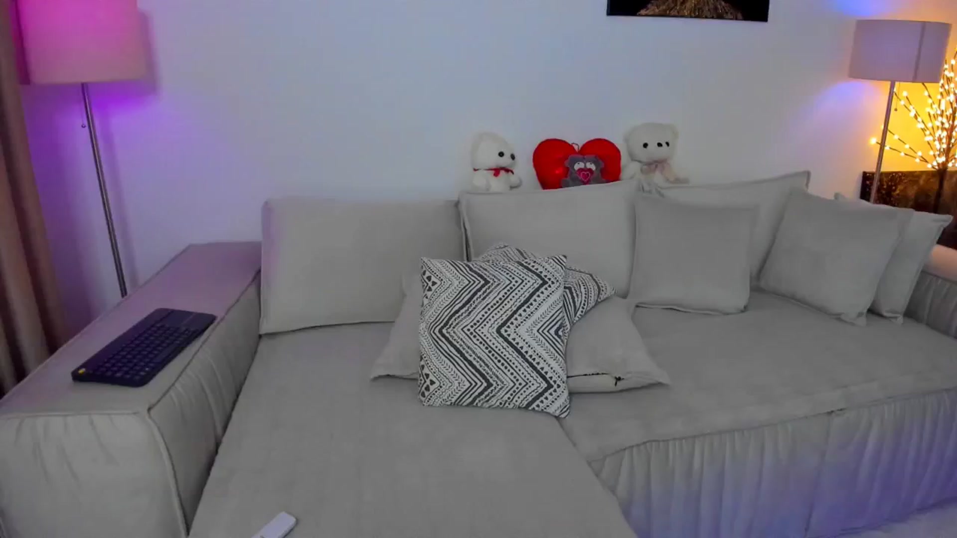 Gallery image thumbnail from KarlaStarx's myfreecams stream on, 10/17/2024, 03:07 image 18 of 20