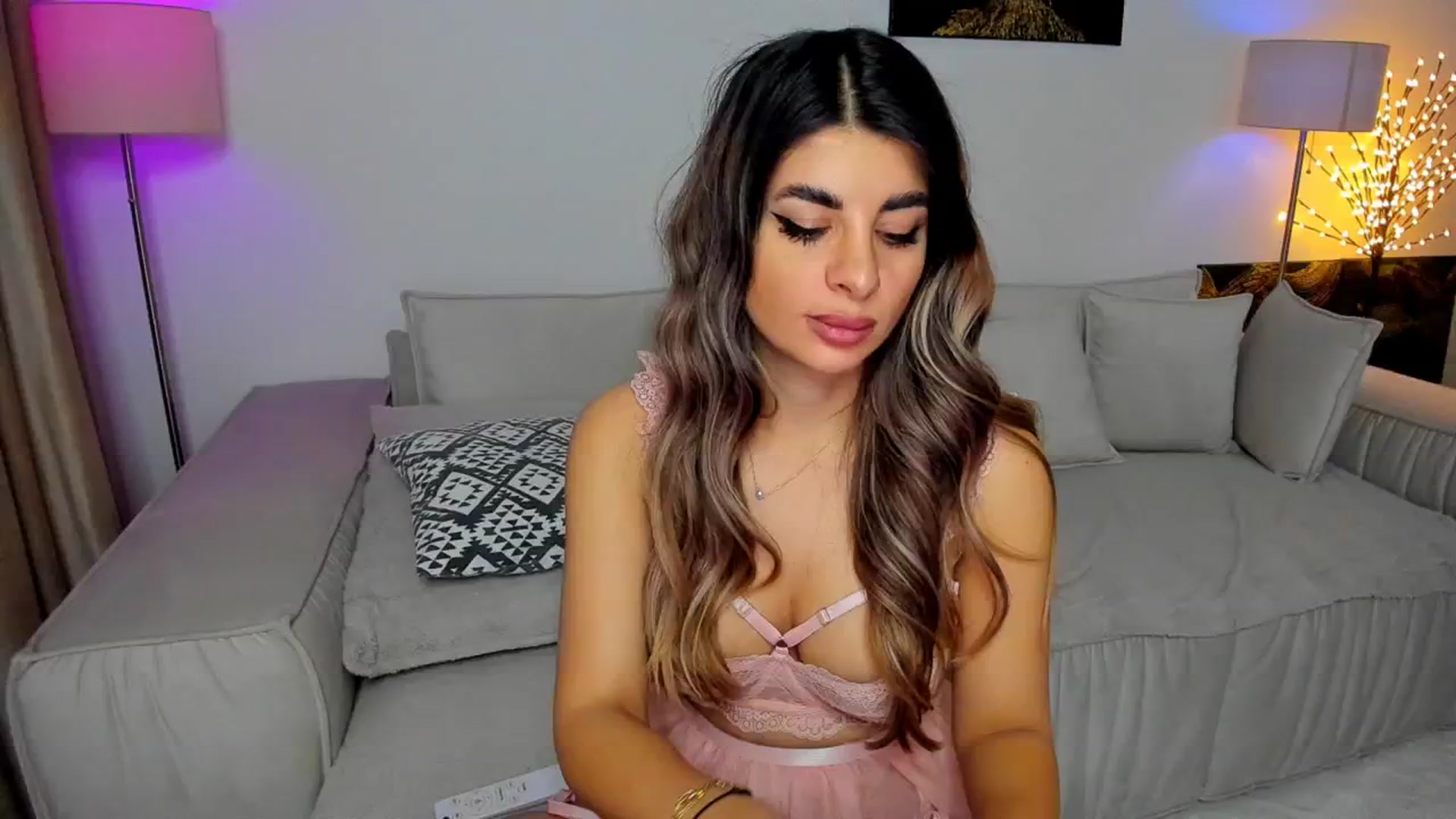 Gallery image thumbnail from KarlaStarx's myfreecams stream on, 11/15/2024, 02:22 image 15 of 20