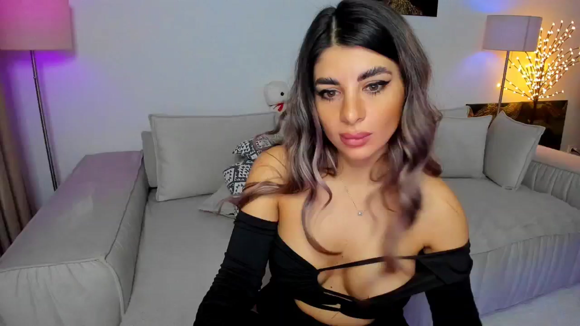 Gallery image thumbnail from KarlaStarx's myfreecams stream on, 11/17/2024, 02:06 image 19 of 20