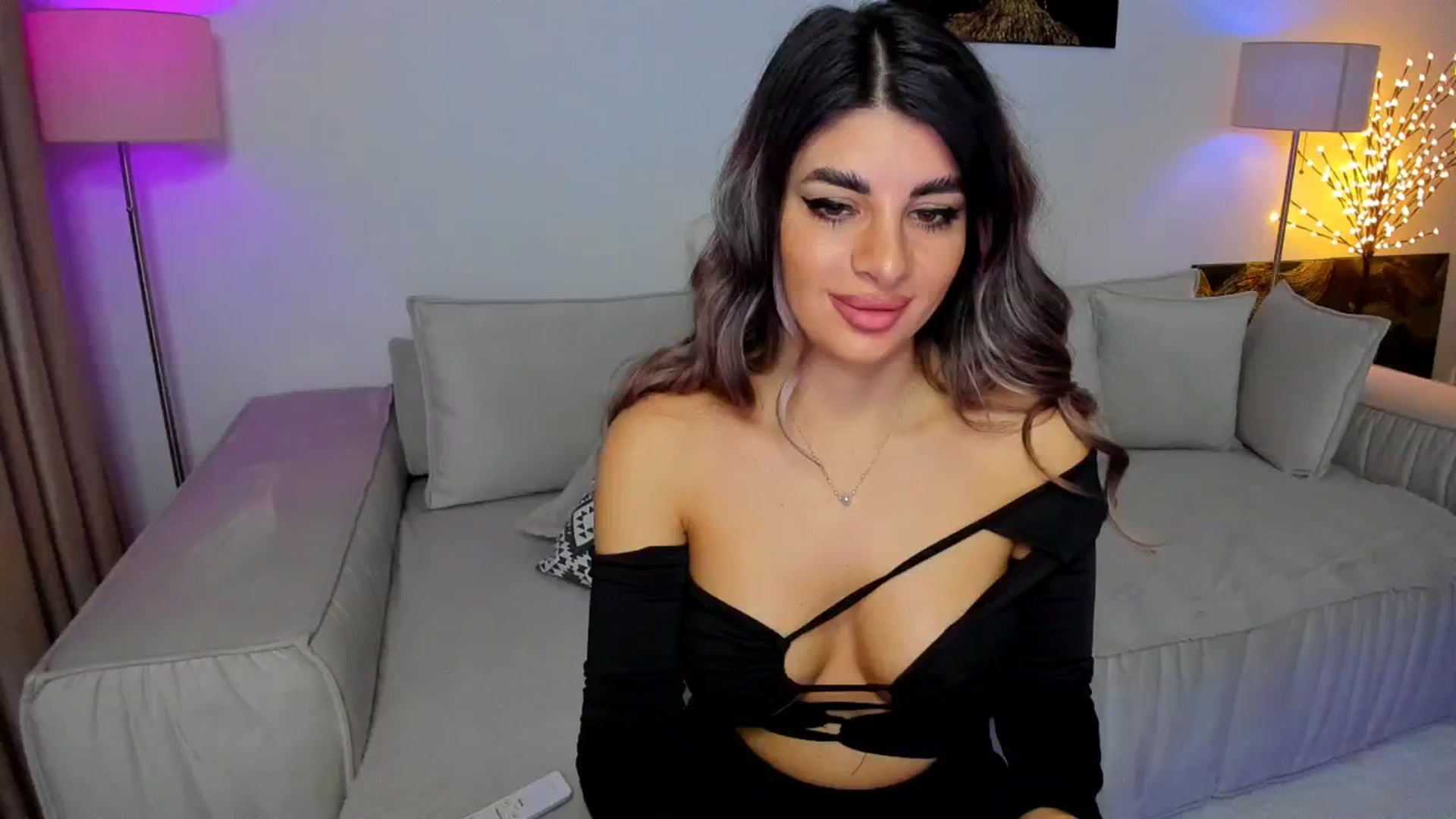 Gallery image thumbnail from KarlaStarx's myfreecams stream on, 11/17/2024, 03:28 image 5 of 20