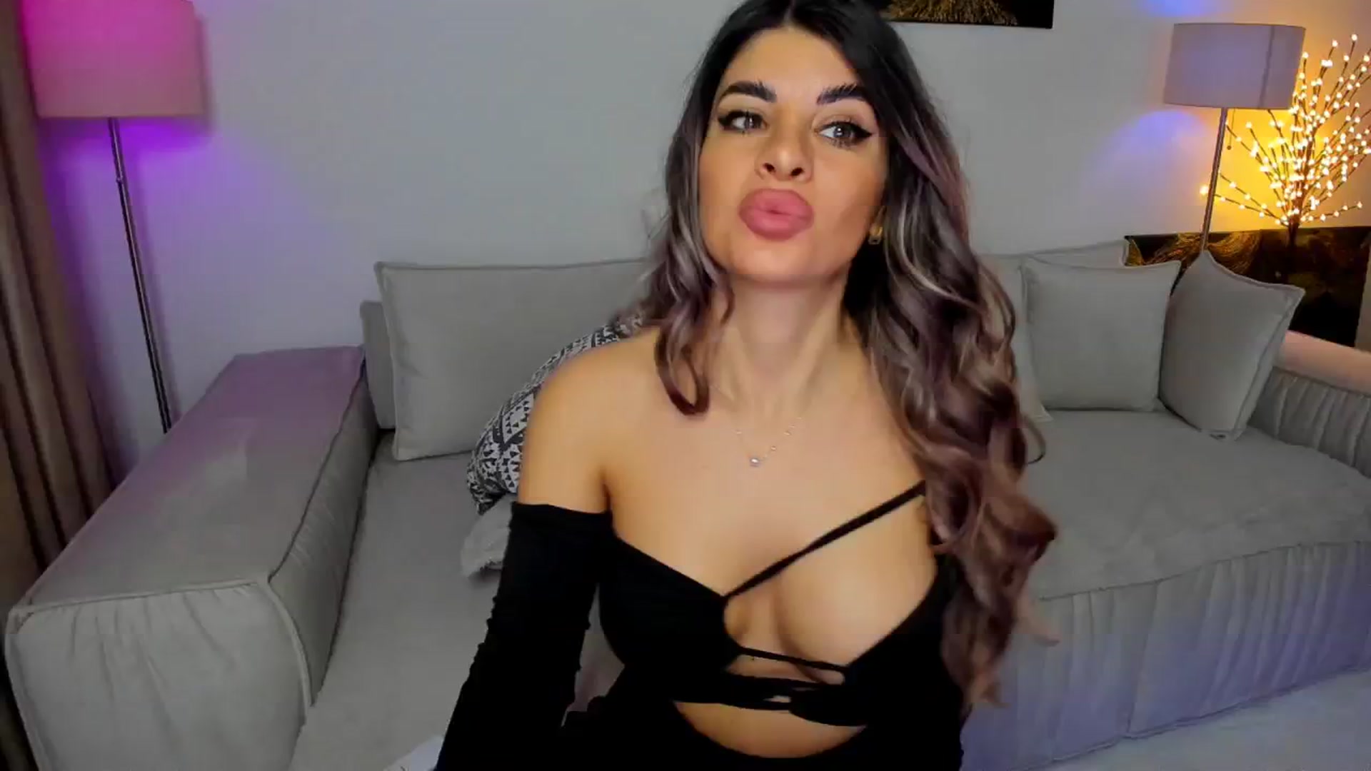 Gallery image thumbnail from KarlaStarx's myfreecams stream on, 11/17/2024, 05:26 image 3 of 20