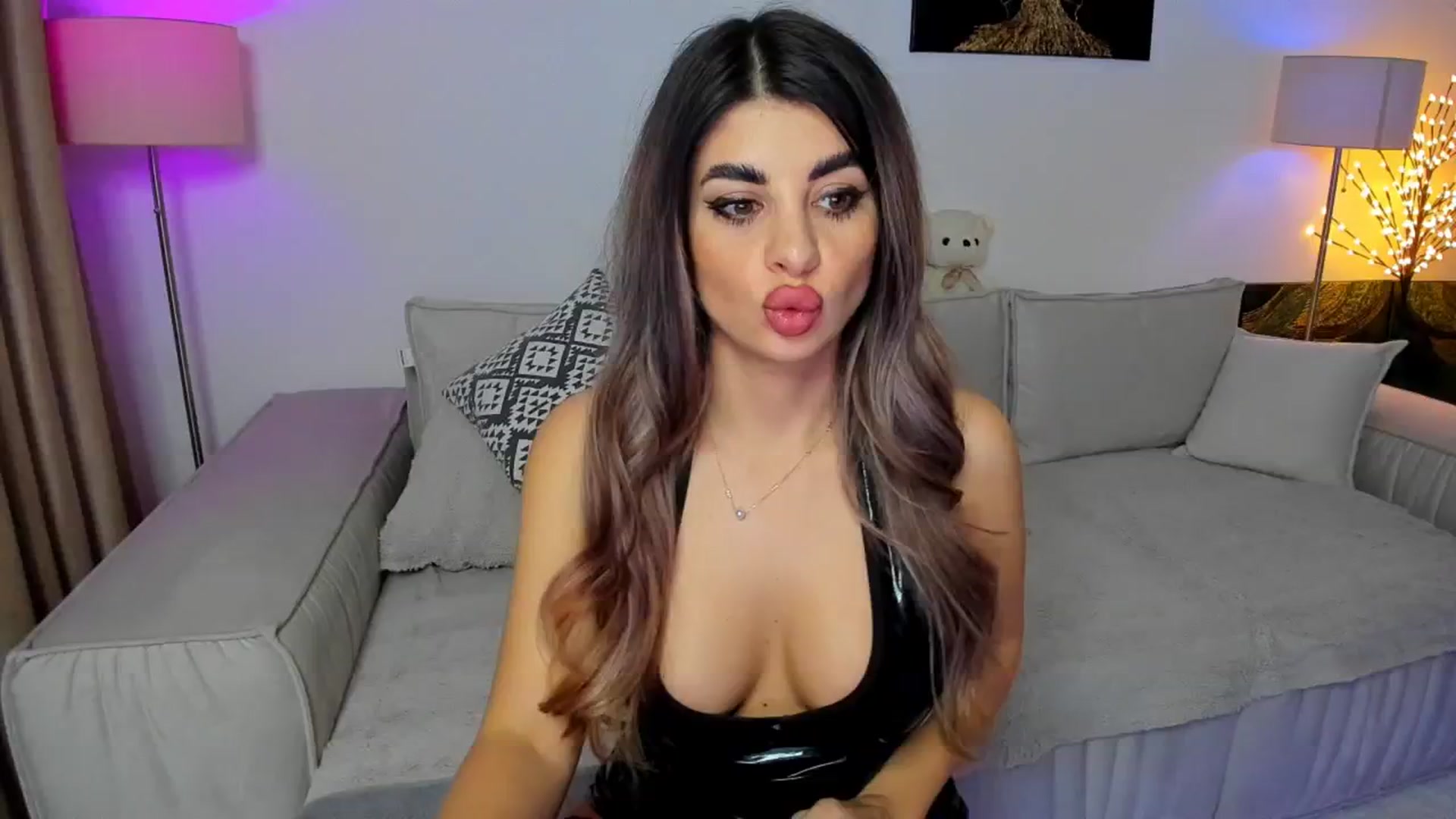 Gallery image thumbnail from KarlaStarx's myfreecams stream on, 11/29/2024, 24:57 image 4 of 20