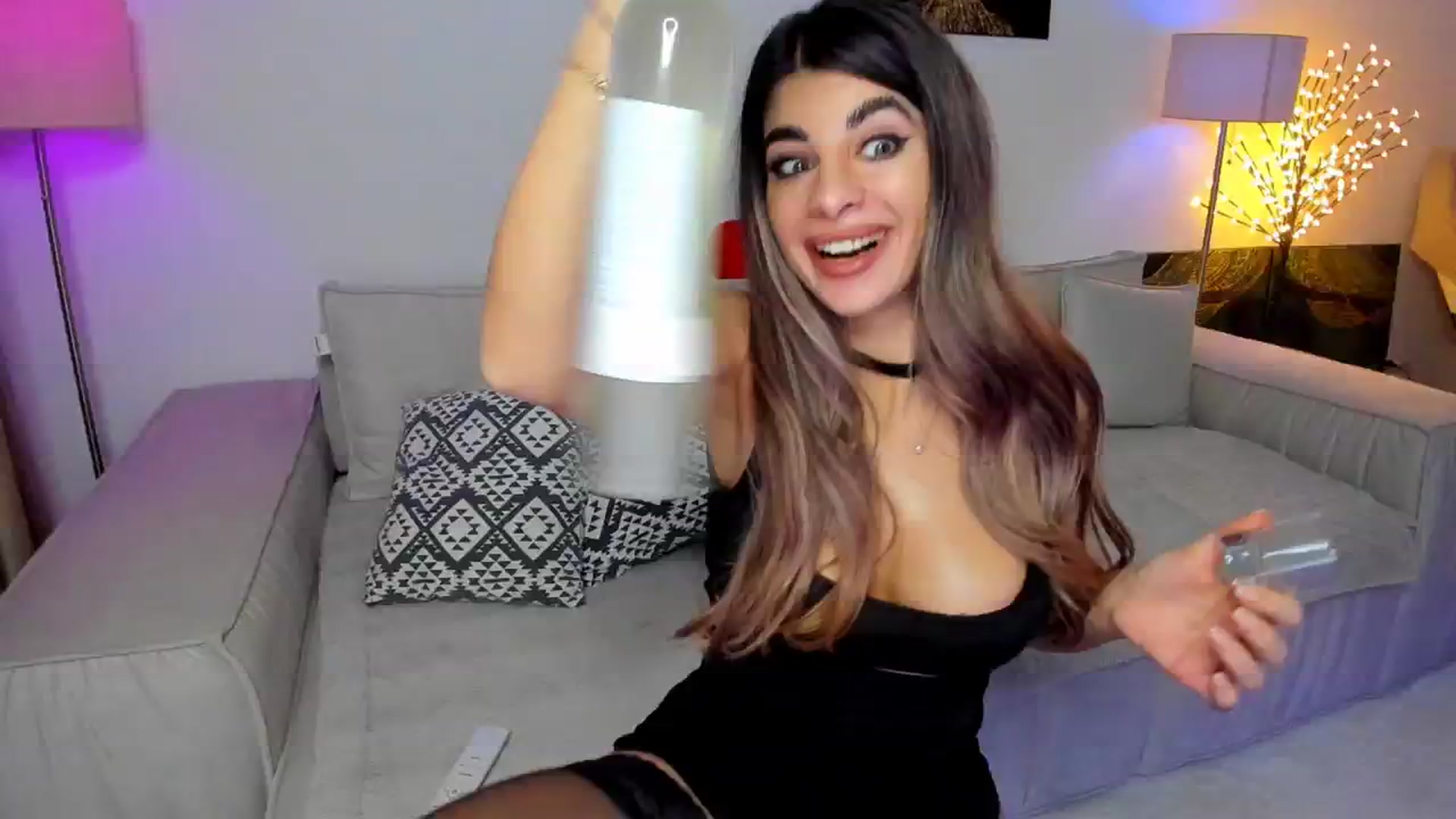 Gallery image thumbnail from KarlaStarx's myfreecams stream on, 11/30/2024, 05:01 image 2 of 20