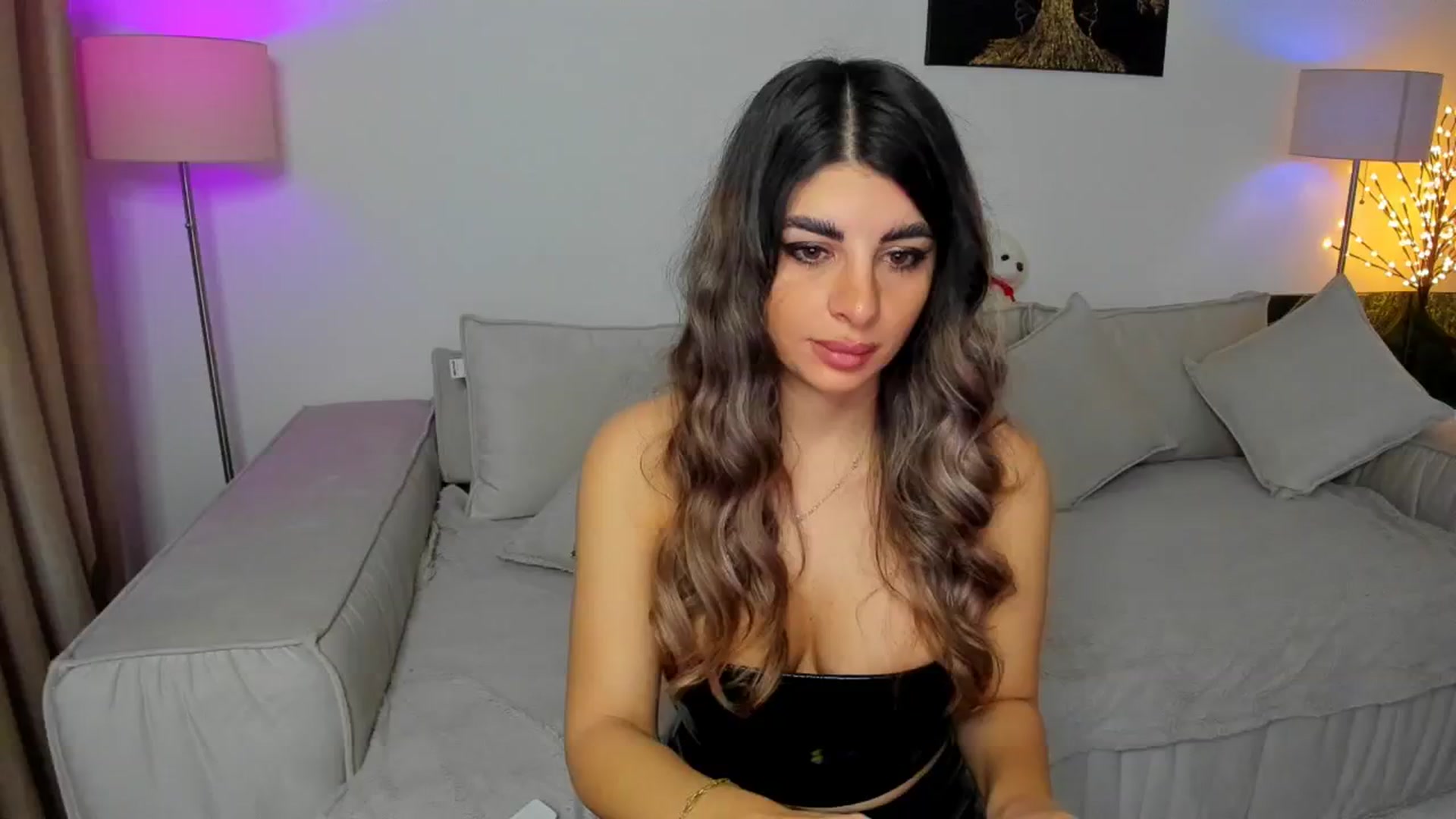 Gallery image thumbnail from KarlaStarx's myfreecams stream on, 12/30/2024, 04:07 image 18 of 20