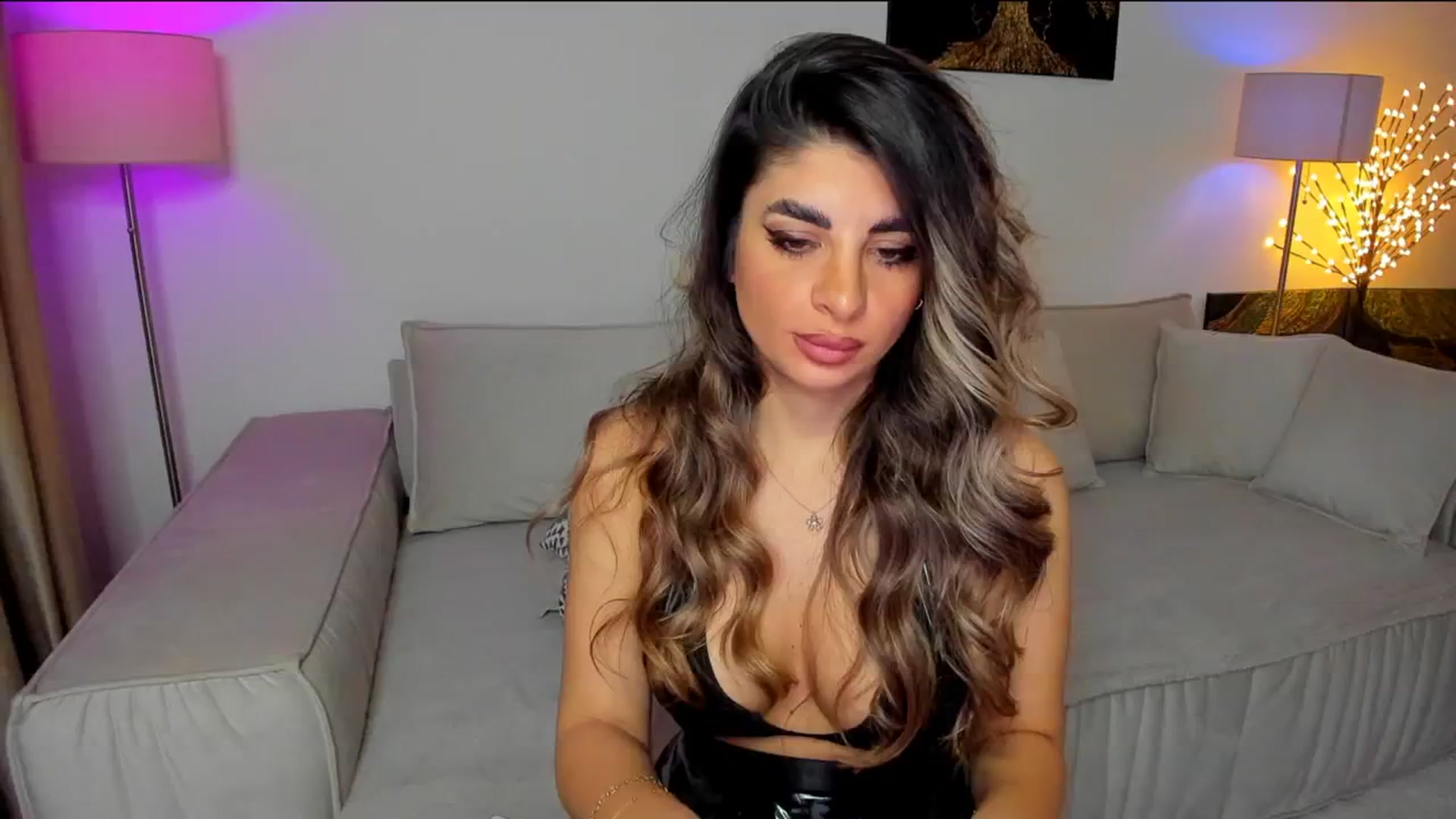 Gallery image thumbnail from KarlaStarx's myfreecams stream on, 01/19/2025, 05:41 image 17 of 20