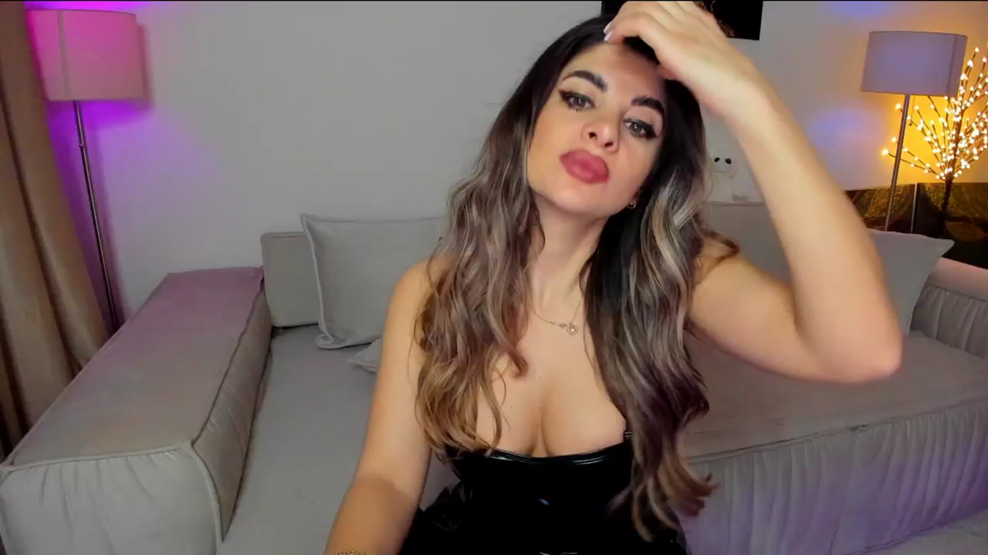 Gallery image thumbnail from KarlaStarx's myfreecams stream on, 03/06/2025, 04:11 image 11 of 20
