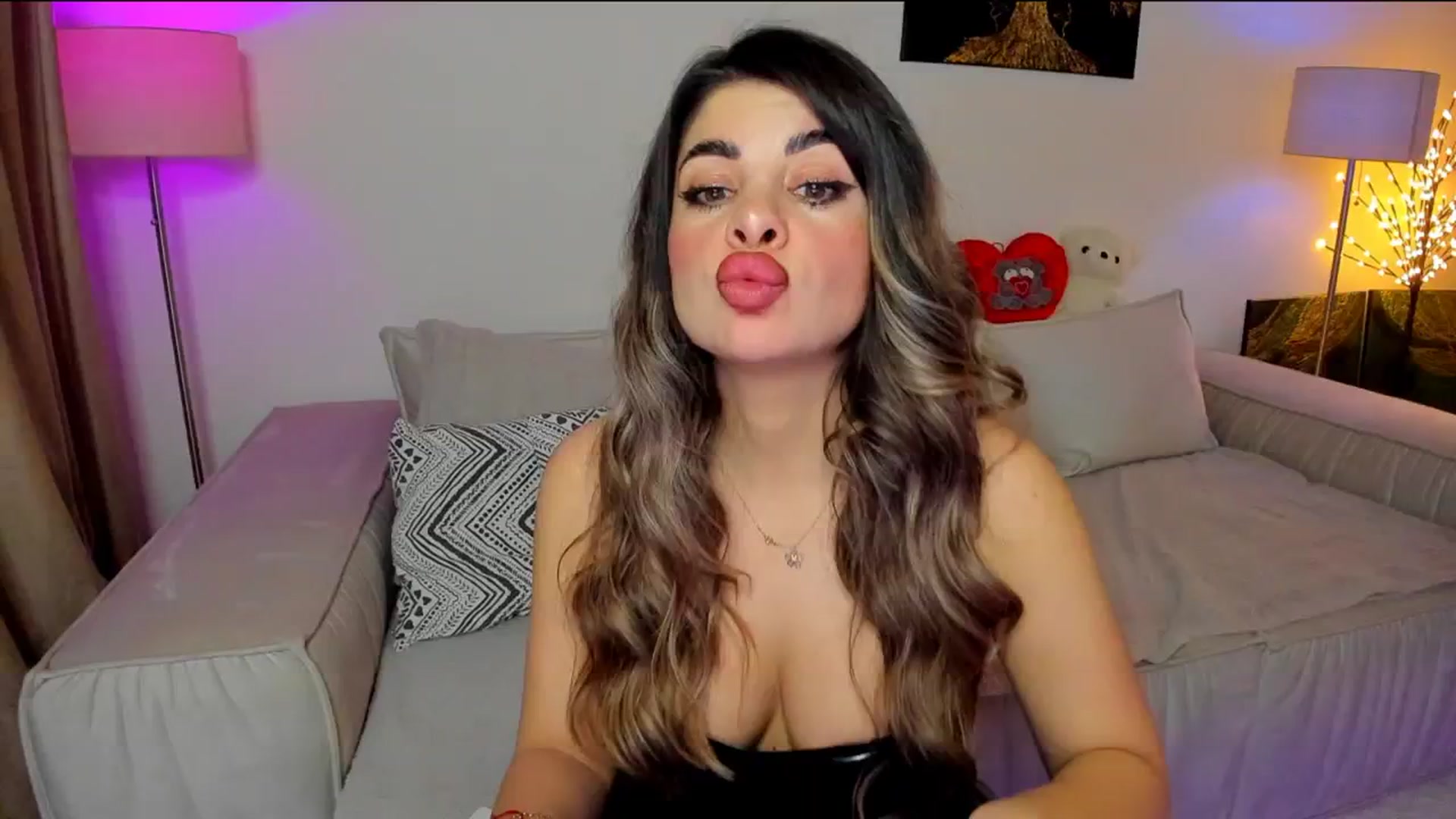 Gallery image thumbnail from KarlaStarx's myfreecams stream on, 03/14/2025, 01:55 image 4 of 20