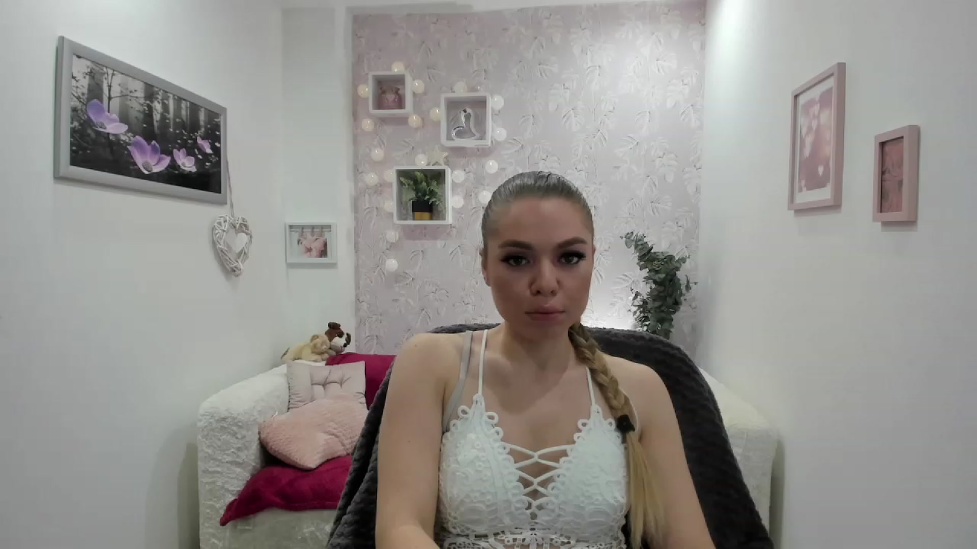 Gallery image thumbnail from Karla_Kush18's myfreecams stream on, 11/29/2023, 11:27 image 17 of 20