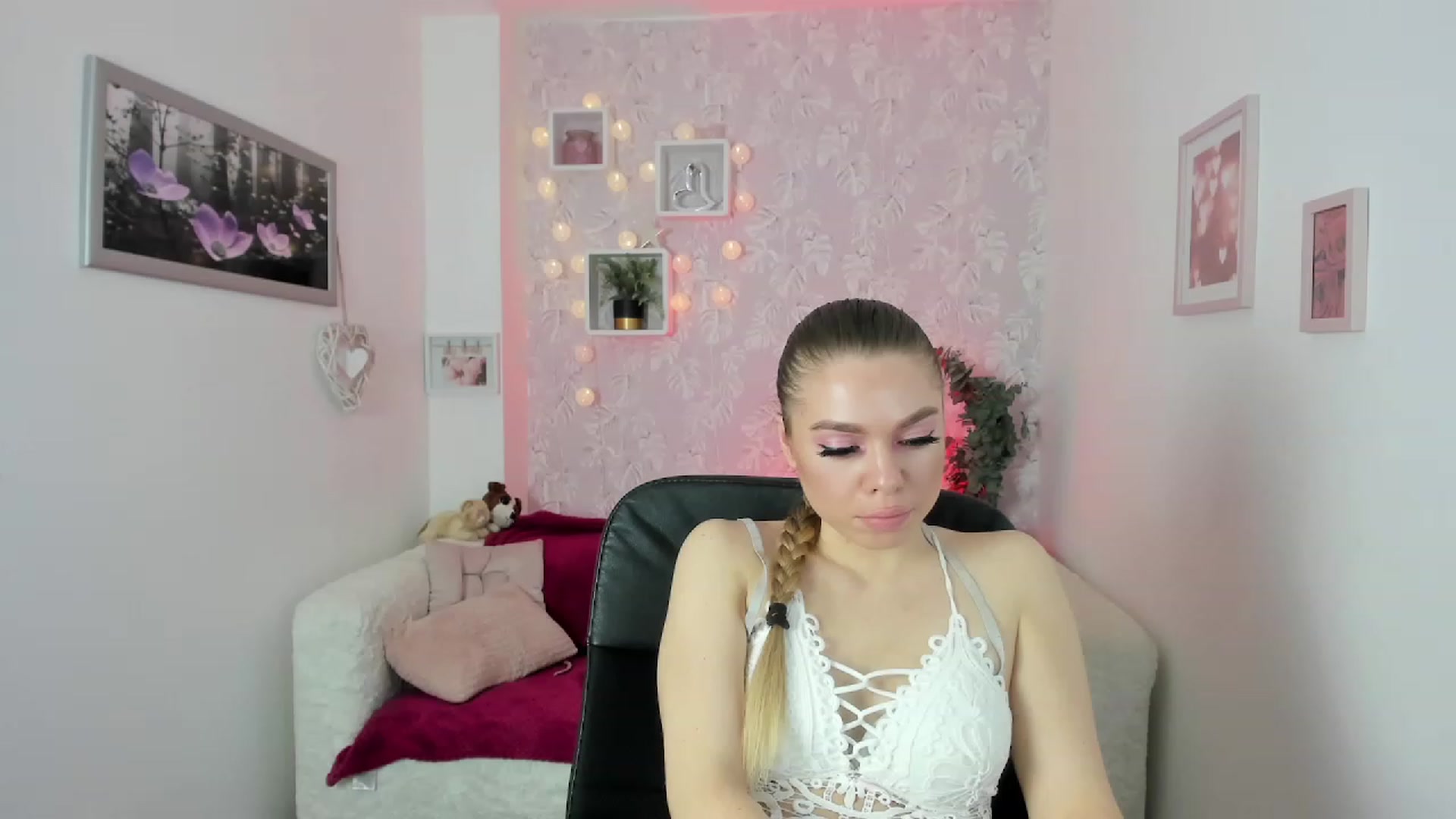 Gallery image thumbnail from Karla_Kush18's myfreecams stream on, 11/29/2023, 13:26 image 1 of 20