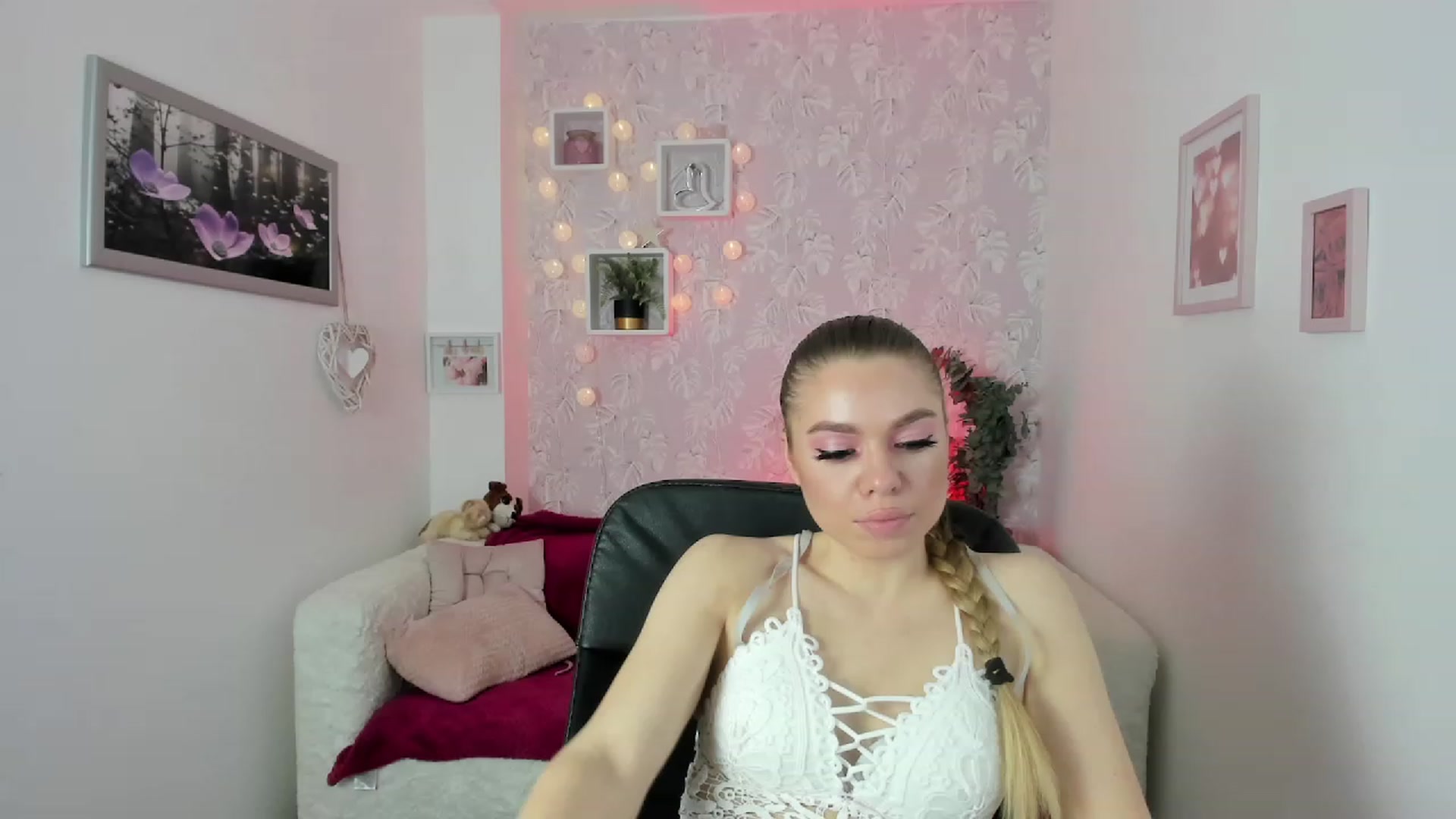 Gallery image thumbnail from Karla_Kush18's myfreecams stream on, 11/29/2023, 13:26 image 9 of 20