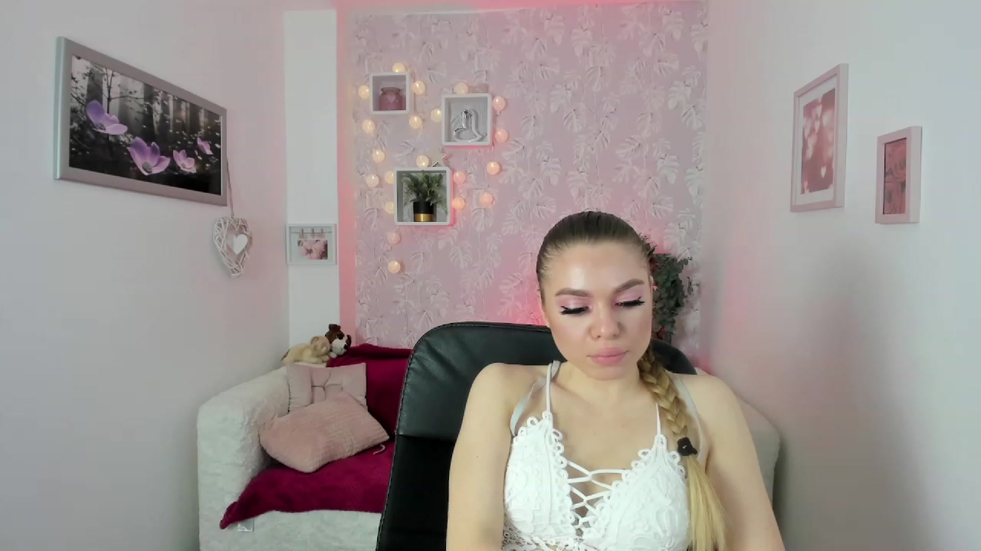 Gallery image thumbnail from Karla_Kush18's myfreecams stream on, 11/29/2023, 13:26 image 12 of 20