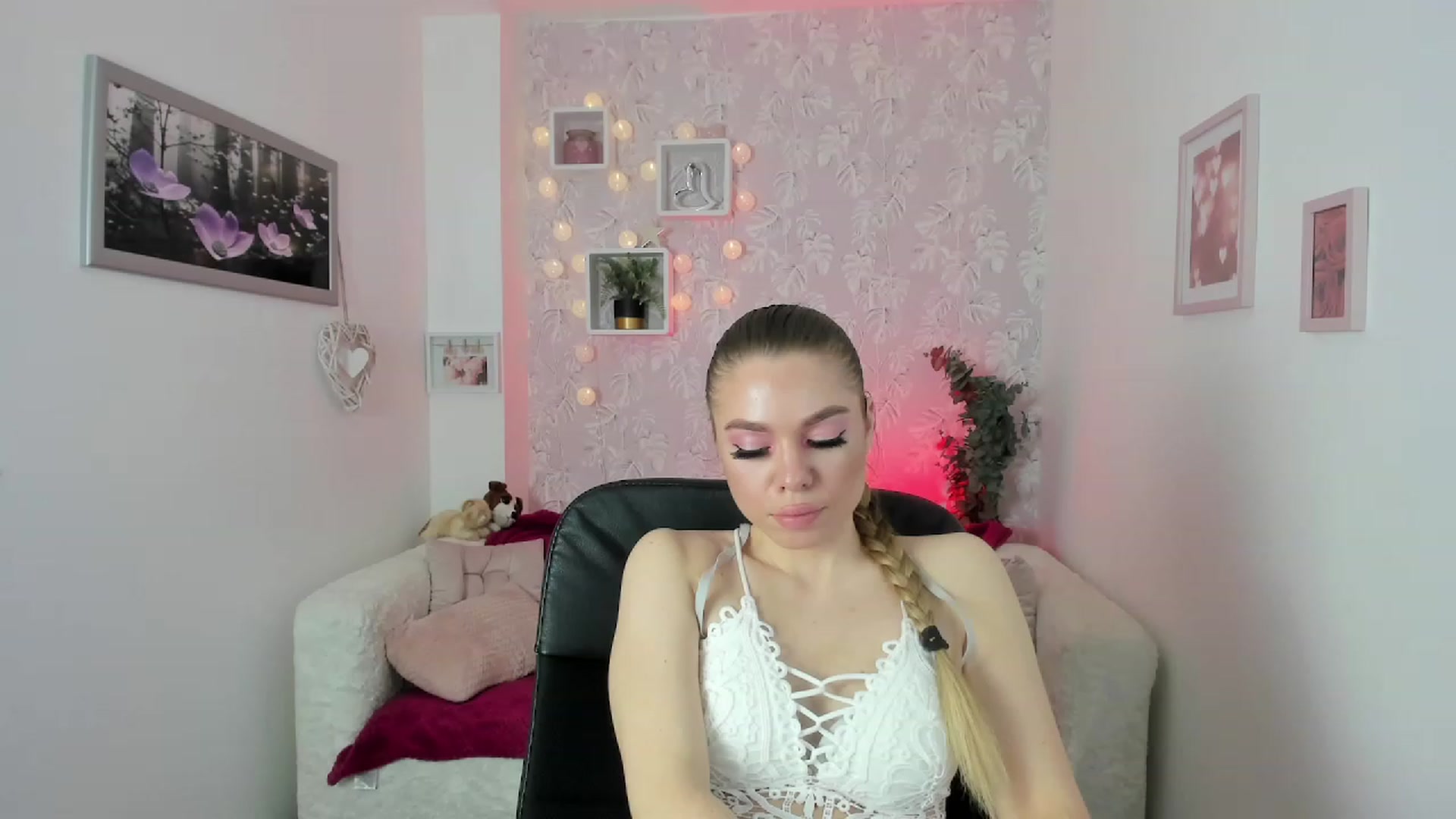 Gallery image thumbnail from Karla_Kush18's myfreecams stream on, 11/29/2023, 13:26 image 5 of 20