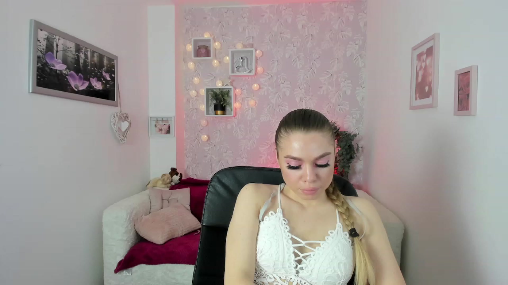 Gallery image thumbnail from Karla_Kush18's myfreecams stream on, 11/29/2023, 13:26 image 8 of 20