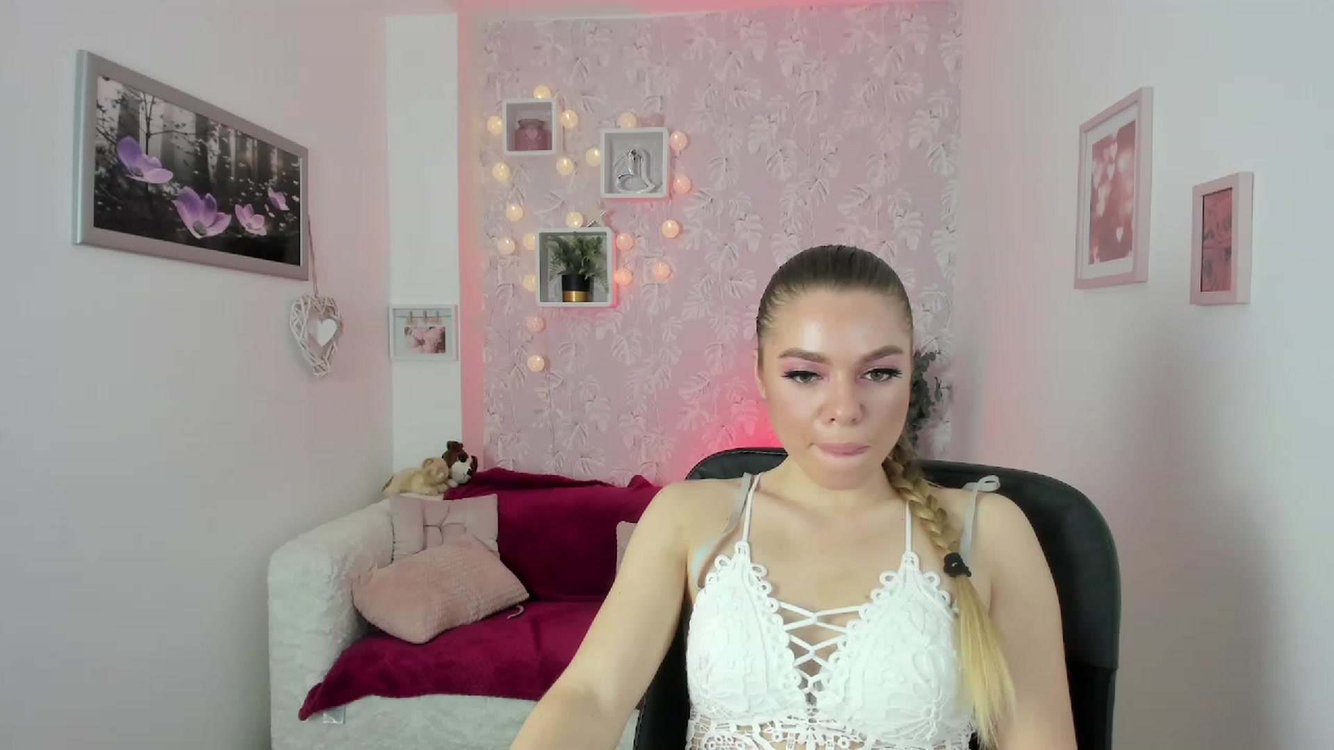 Gallery image thumbnail from Karla_Kush18's myfreecams stream on, 11/29/2023, 13:53 image 11 of 20