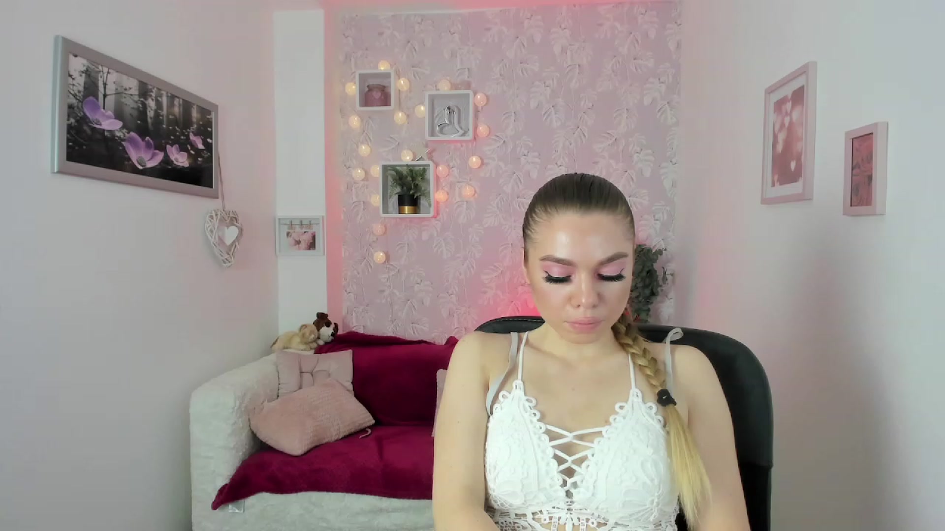 Gallery image thumbnail from Karla_Kush18's myfreecams stream on, 11/29/2023, 13:53 image 8 of 20