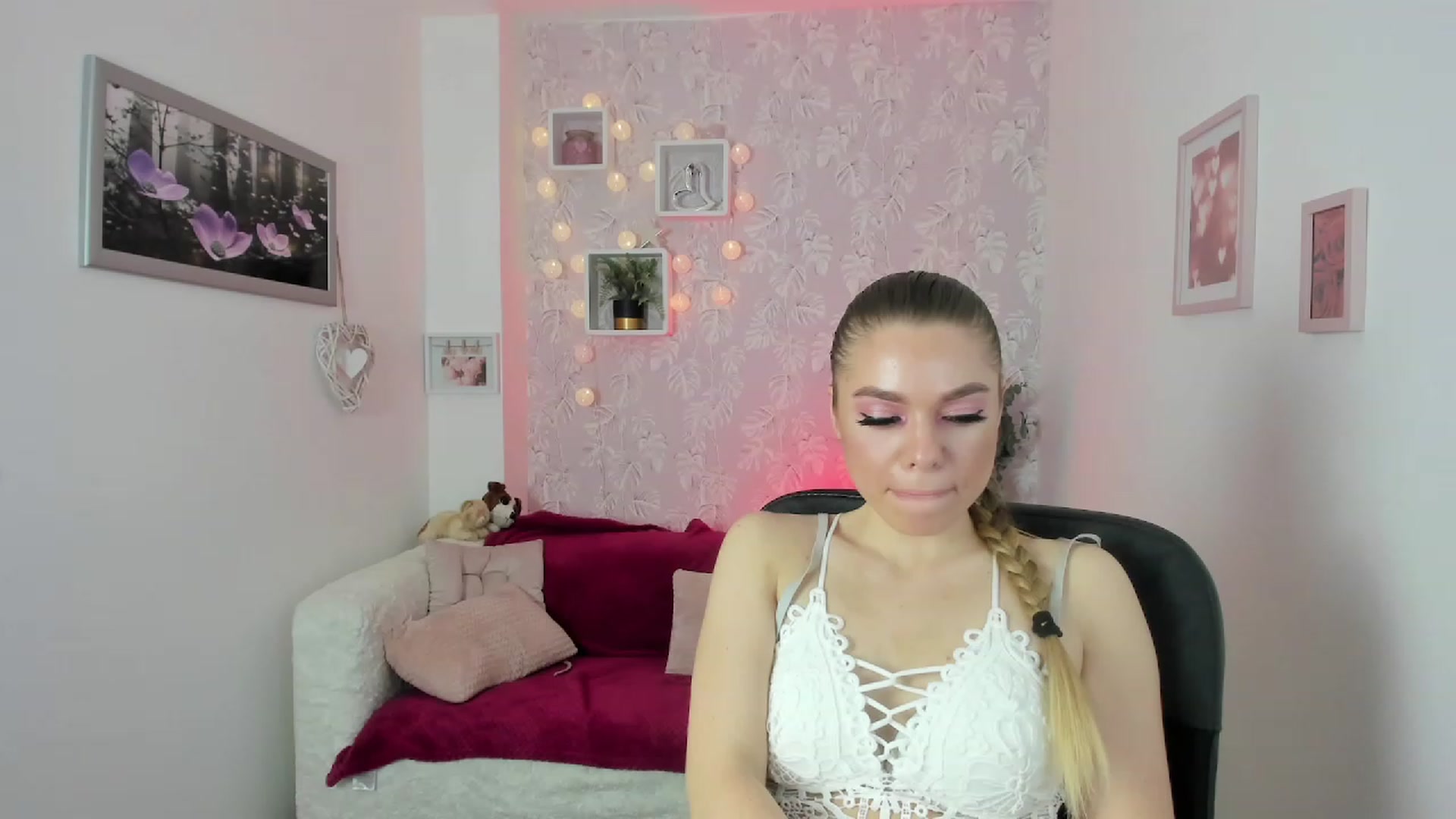 Gallery image thumbnail from Karla_Kush18's myfreecams stream on, 11/29/2023, 13:53 image 13 of 20