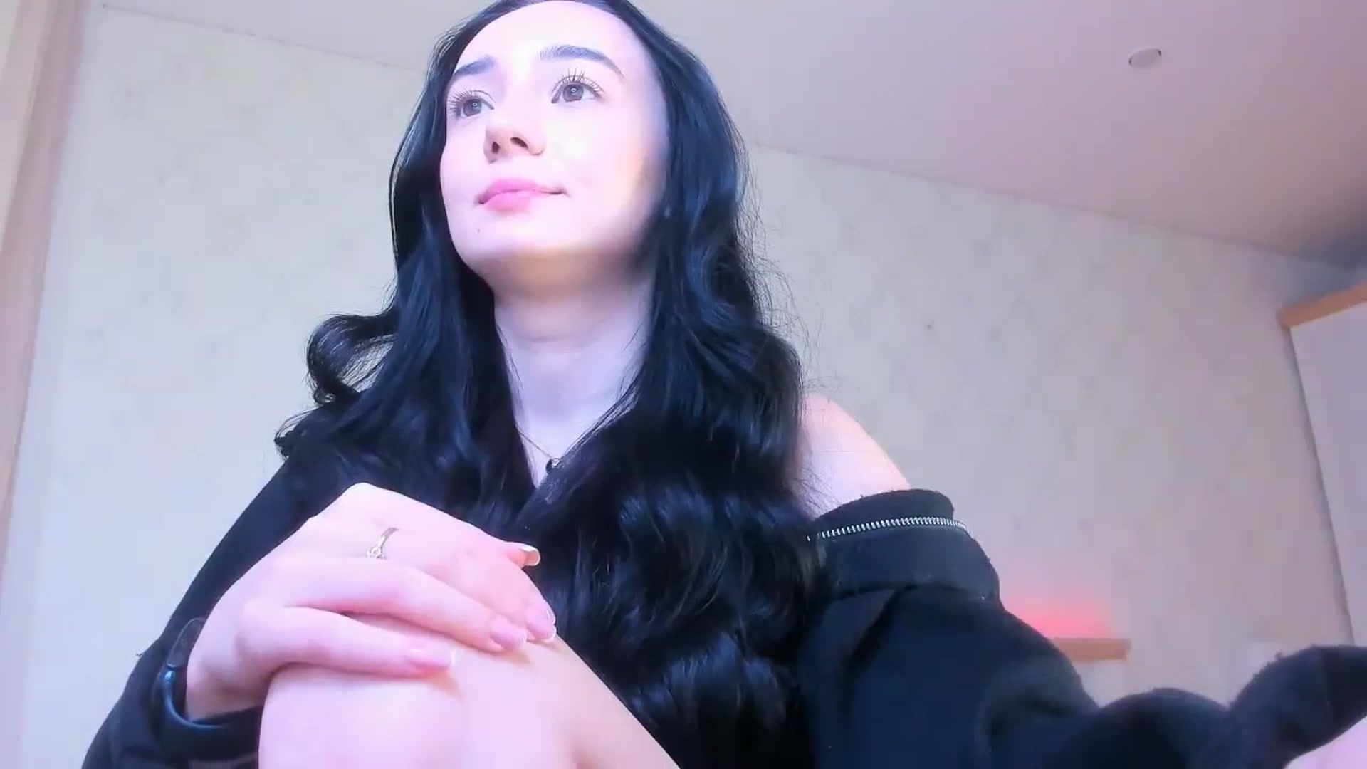 Gallery image thumbnail from Karlee_Grey_'s myfreecams stream on, 12/10/2024, 09:27 image 15 of 20
