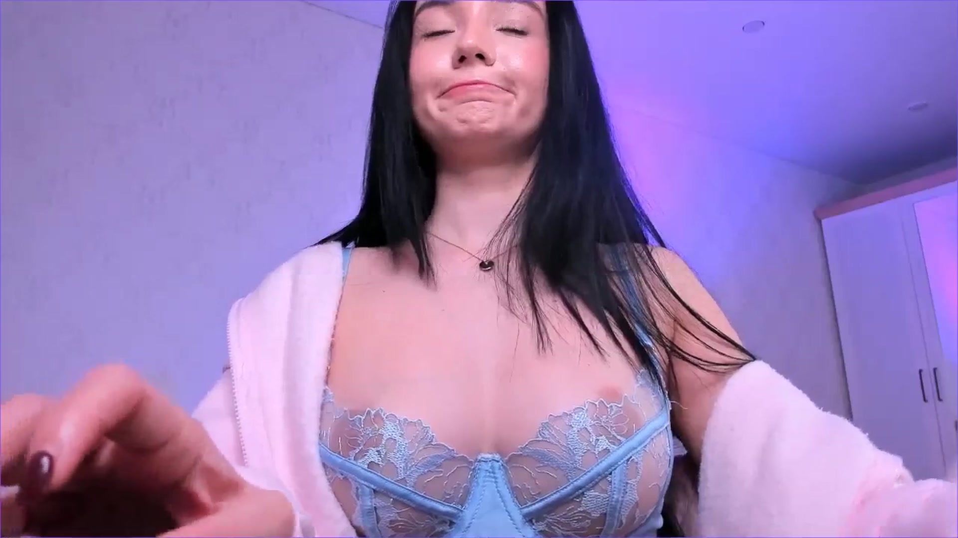 Gallery image thumbnail from Karlee_Grey_'s myfreecams stream on, 12/11/2025, 19:03 image 18 of 20