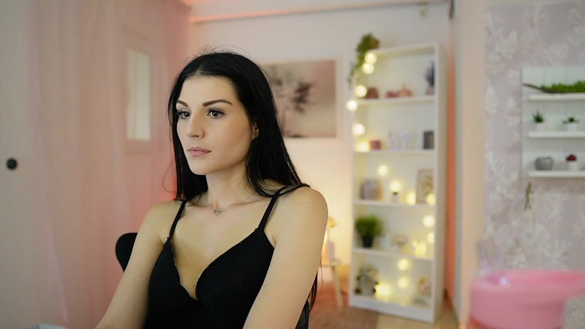 Gallery image thumbnail from Karlee_Grey__'s myfreecams stream on, 09/08/2023, 12:46 image 3 of 20
