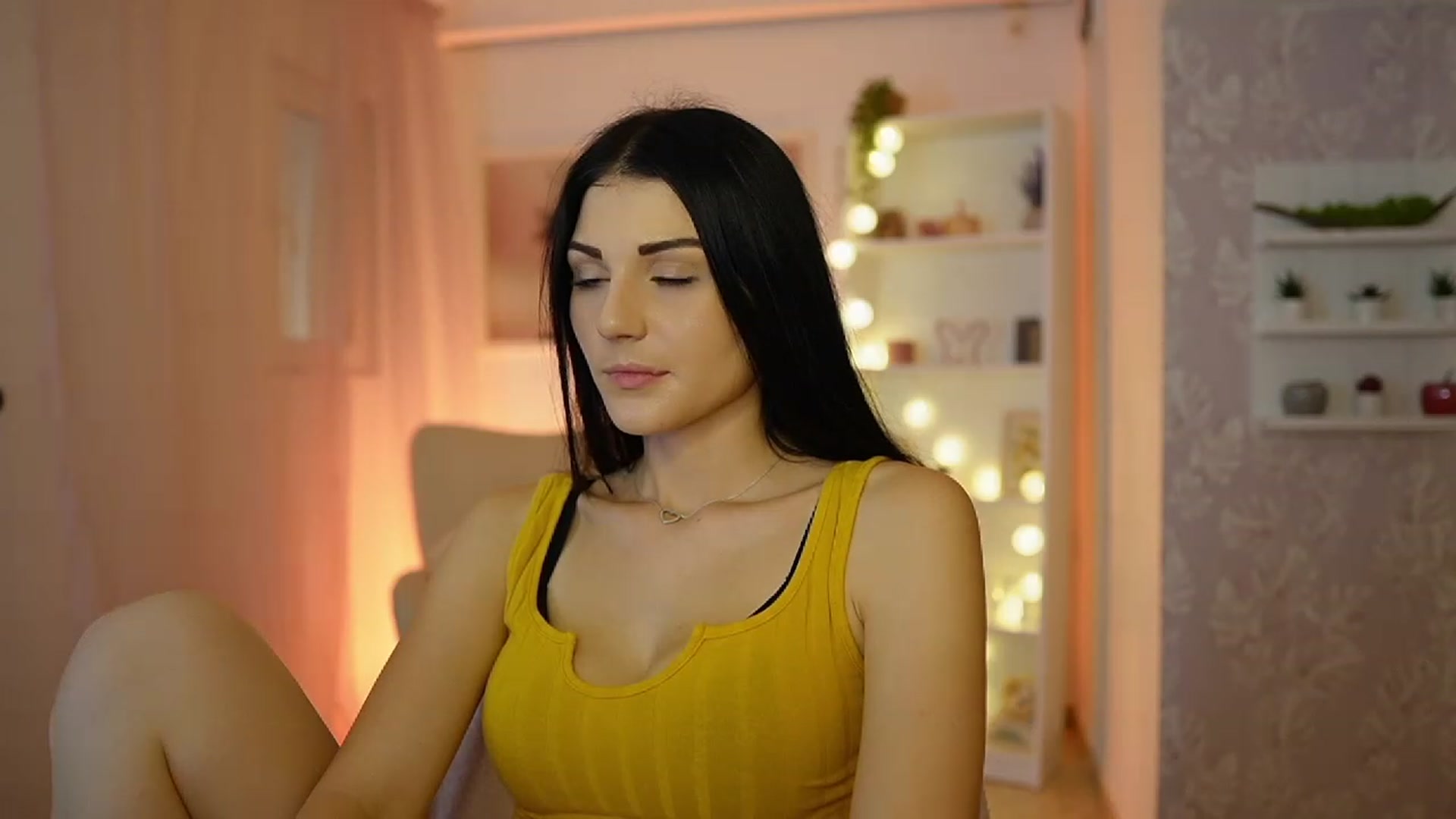 Gallery image thumbnail from Karlee_Grey__'s myfreecams stream on, 09/18/2023, 12:54 image 14 of 20