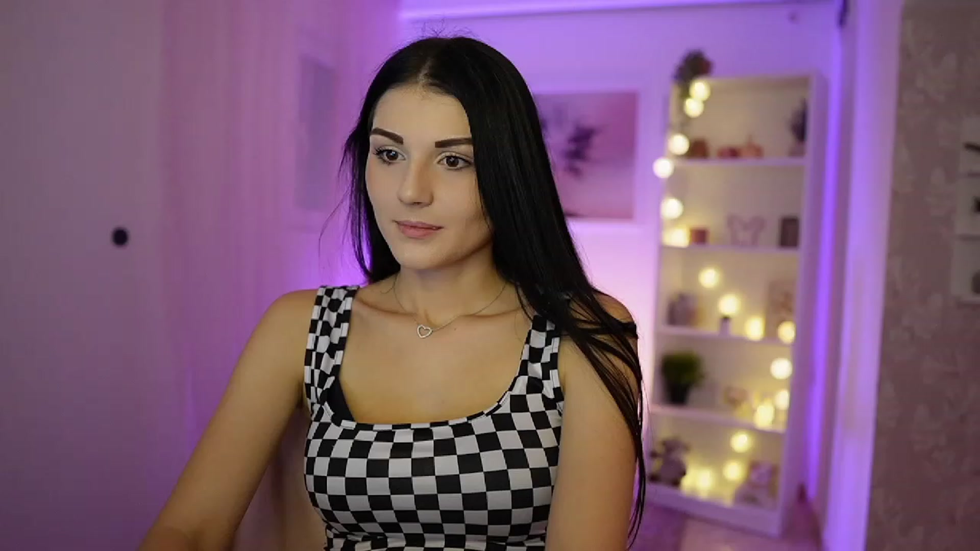 Gallery image thumbnail from Karlee_Grey__'s myfreecams stream on, 09/27/2023, 11:09 image 4 of 20