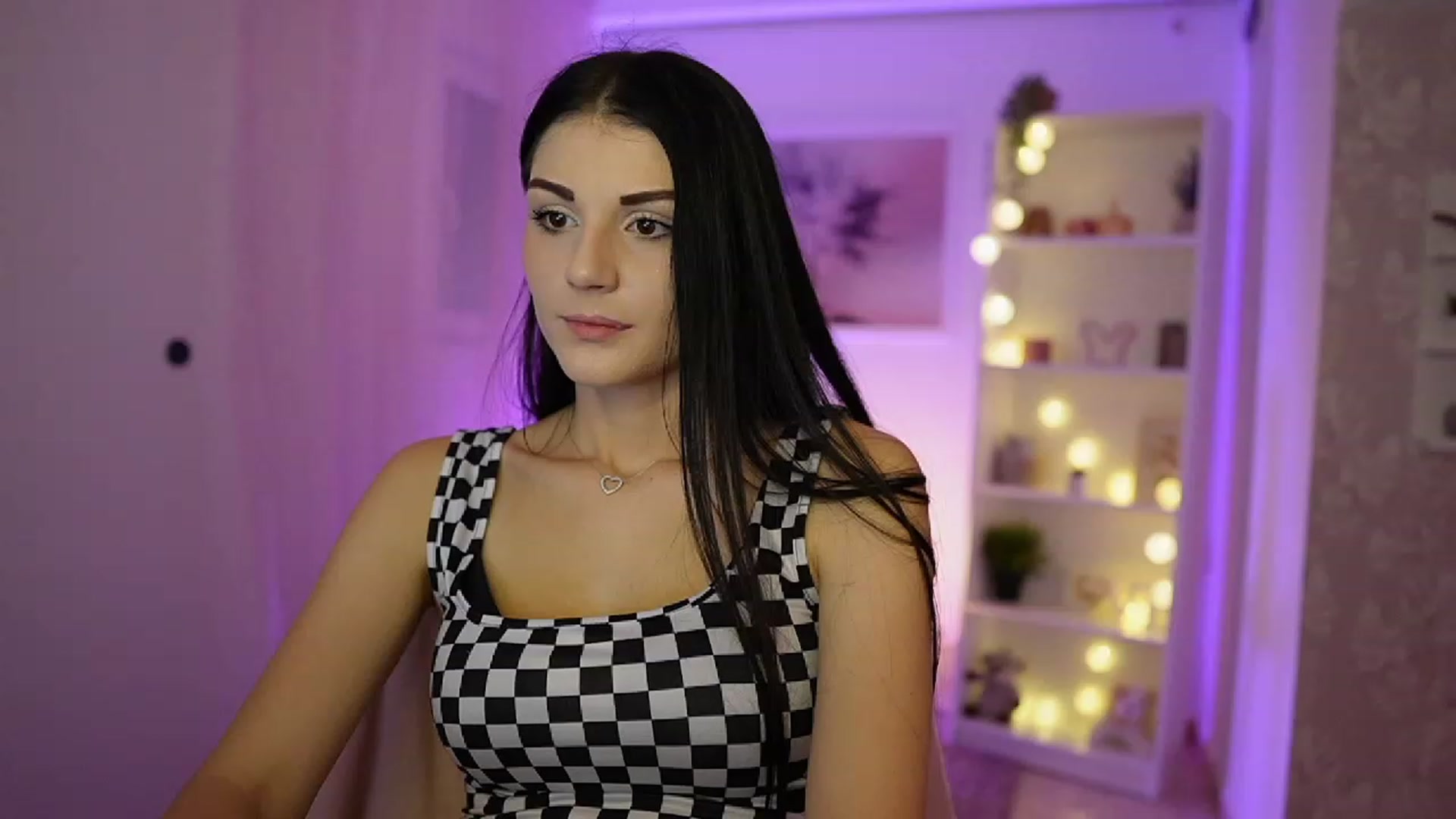 Gallery image thumbnail from Karlee_Grey__'s myfreecams stream on, 09/27/2023, 11:09 image 7 of 20