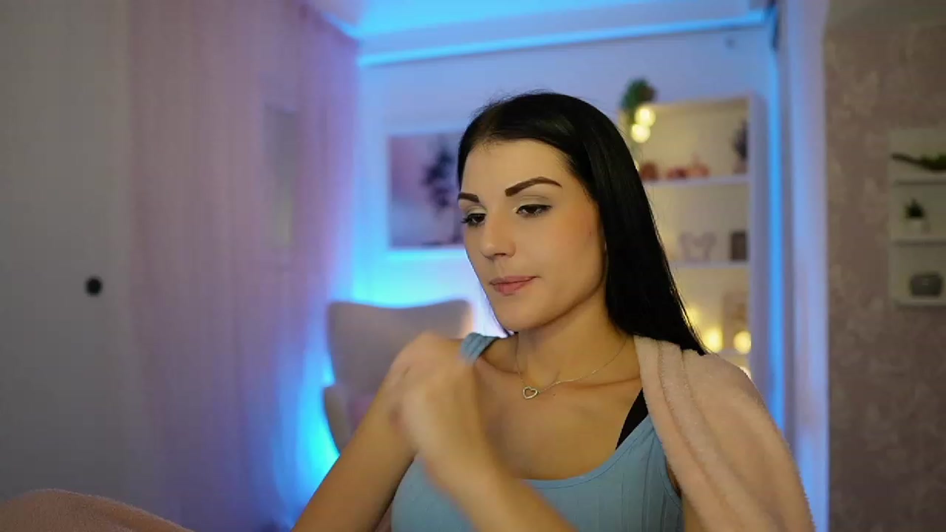 Gallery image thumbnail from Karlee_Grey__'s myfreecams stream on, 09/29/2023, 12:46 image 9 of 20