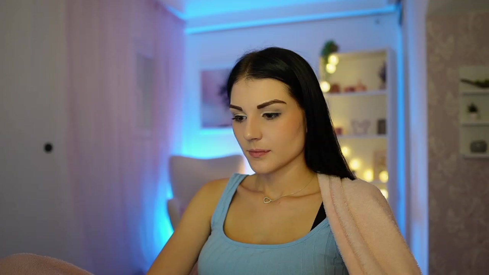 Gallery image thumbnail from Karlee_Grey__'s myfreecams stream on, 09/29/2023, 12:46 image 7 of 20