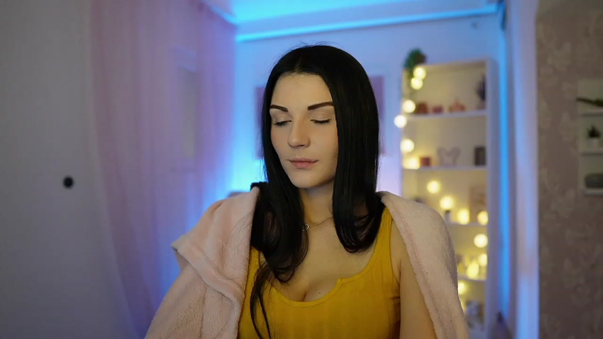 Gallery image thumbnail from Karlee_Grey__'s myfreecams stream on, 10/02/2023, 08:47 image 18 of 20