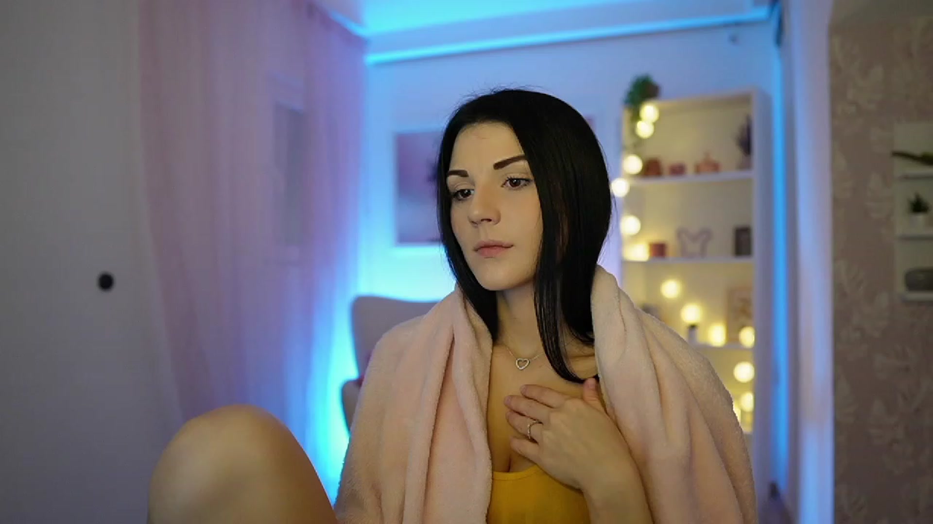 Gallery image thumbnail from Karlee_Grey__'s myfreecams stream on, 10/02/2023, 08:47 image 2 of 20
