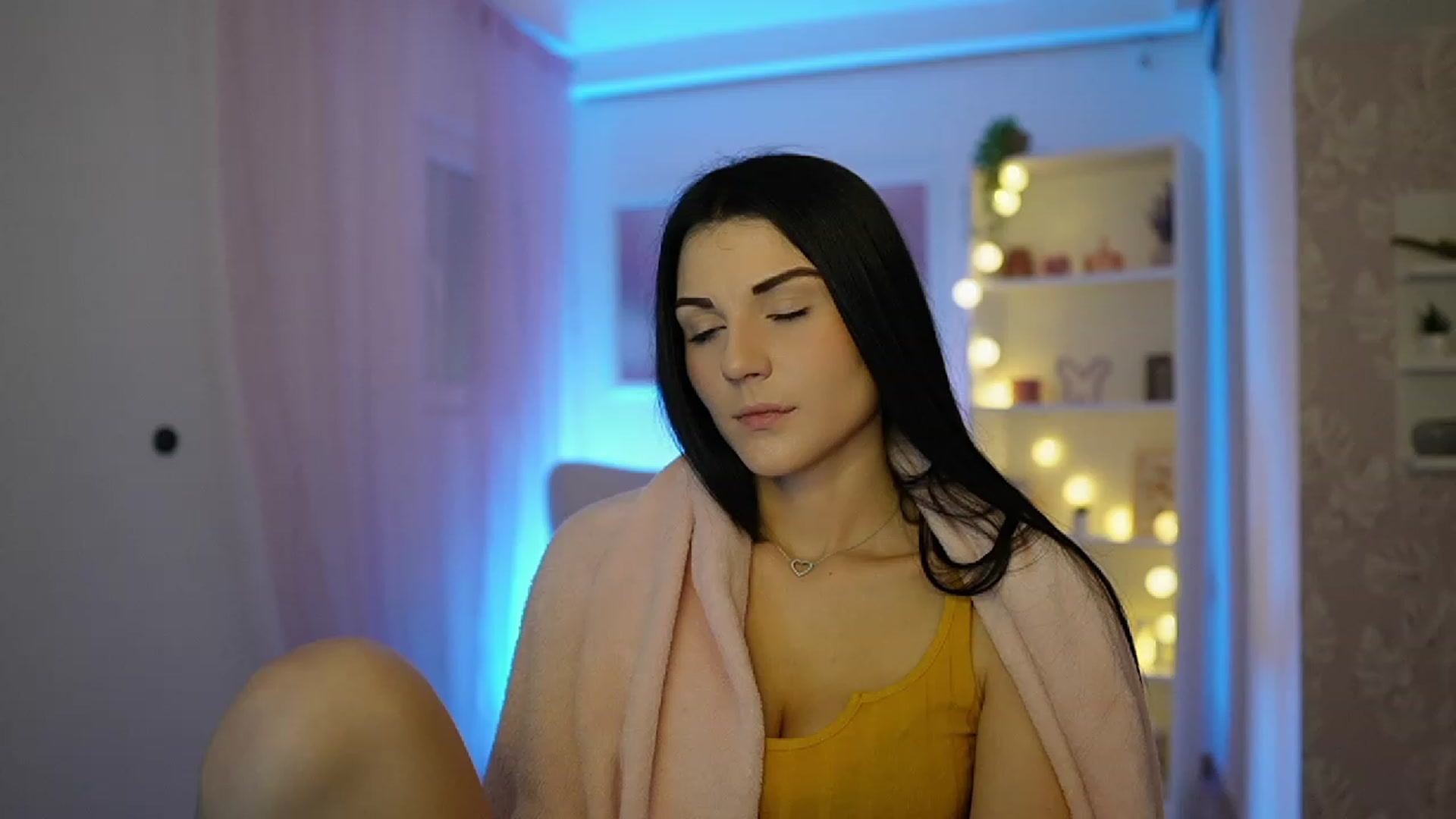 Gallery image thumbnail from Karlee_Grey__'s myfreecams stream on, 10/02/2023, 08:47 image 7 of 20