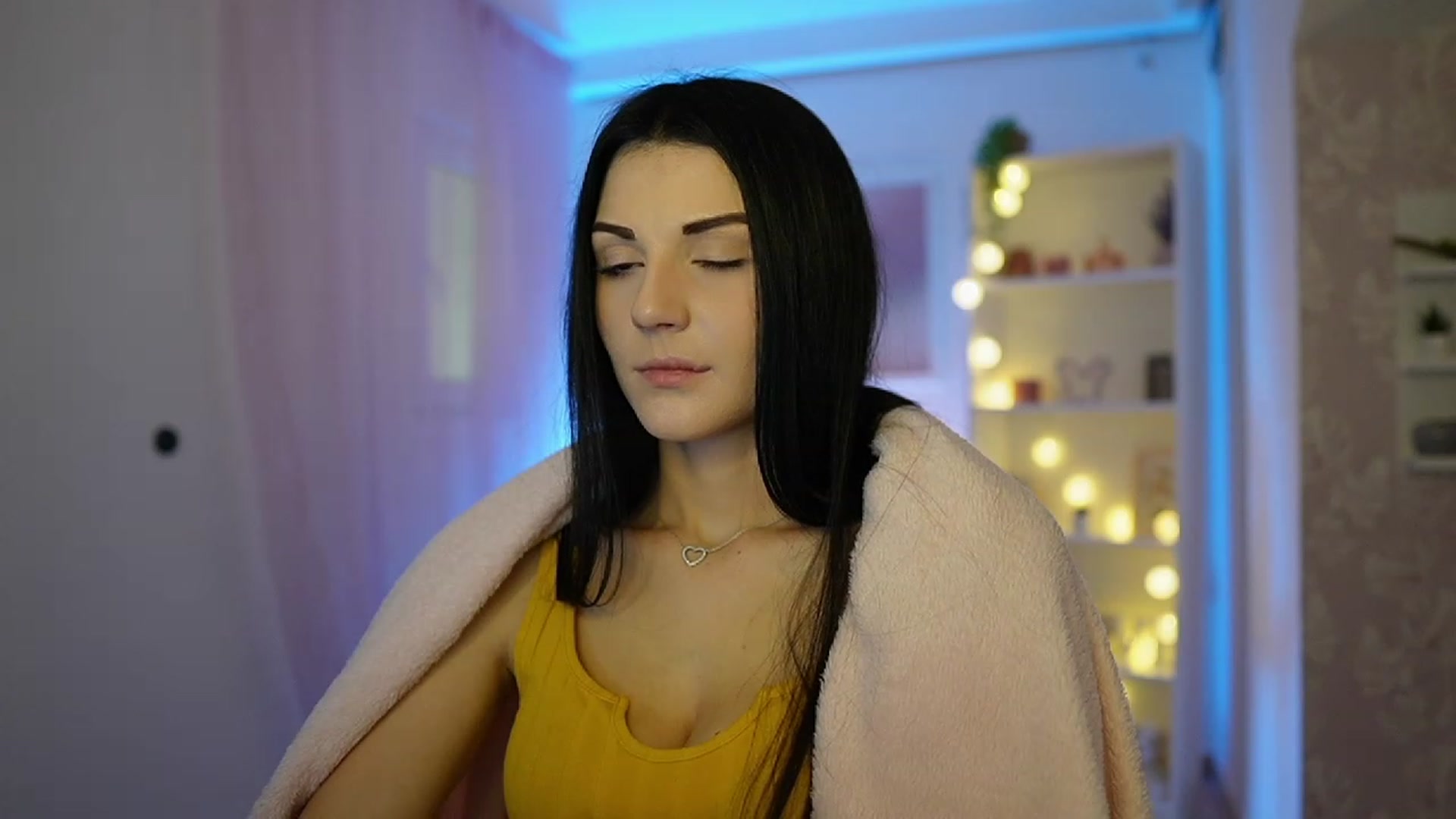 Gallery image thumbnail from Karlee_Grey__'s myfreecams stream on, 10/02/2023, 09:49 image 13 of 20