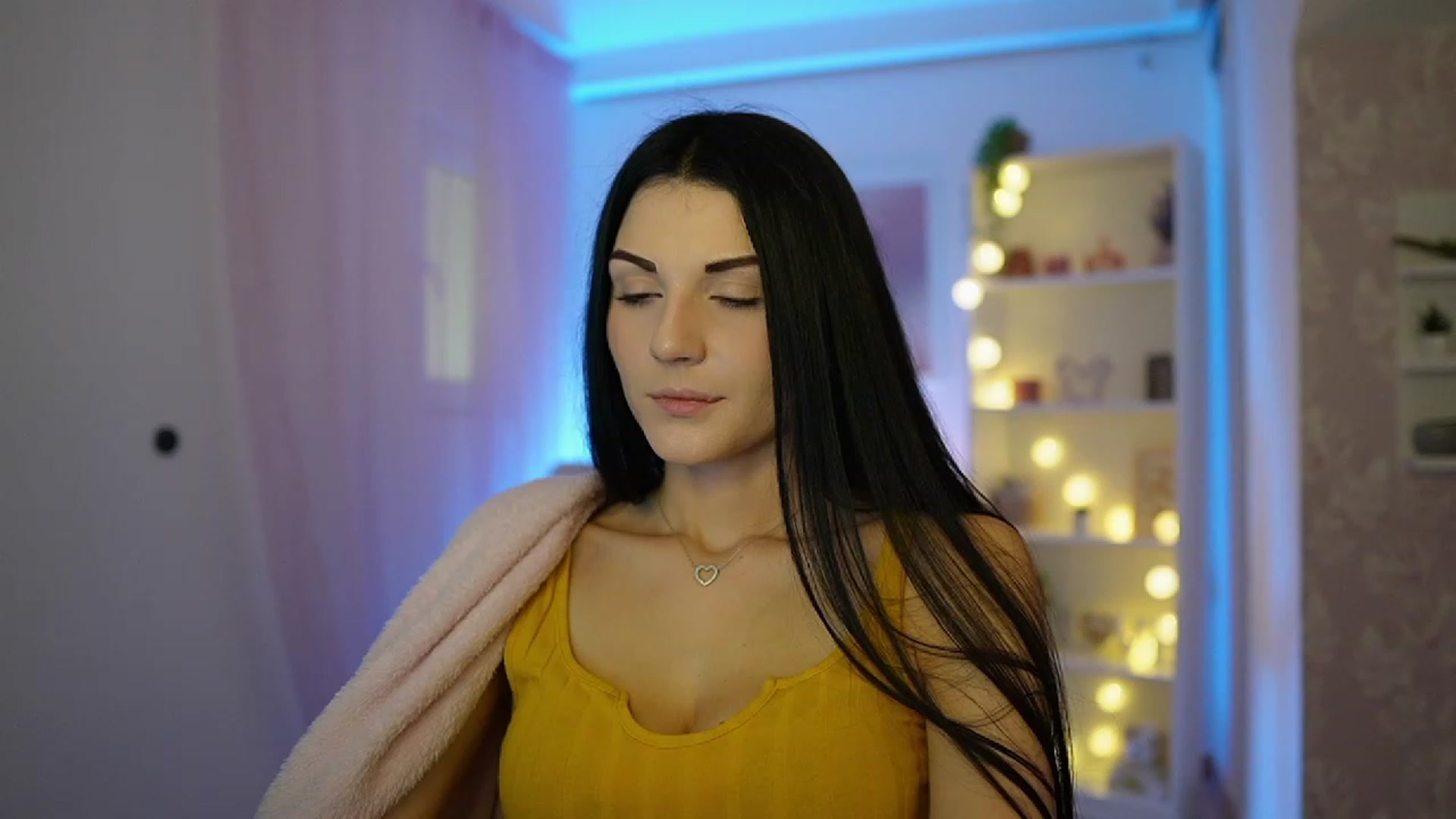 Gallery image thumbnail from Karlee_Grey__'s myfreecams stream on, 10/02/2023, 09:49 image 7 of 20