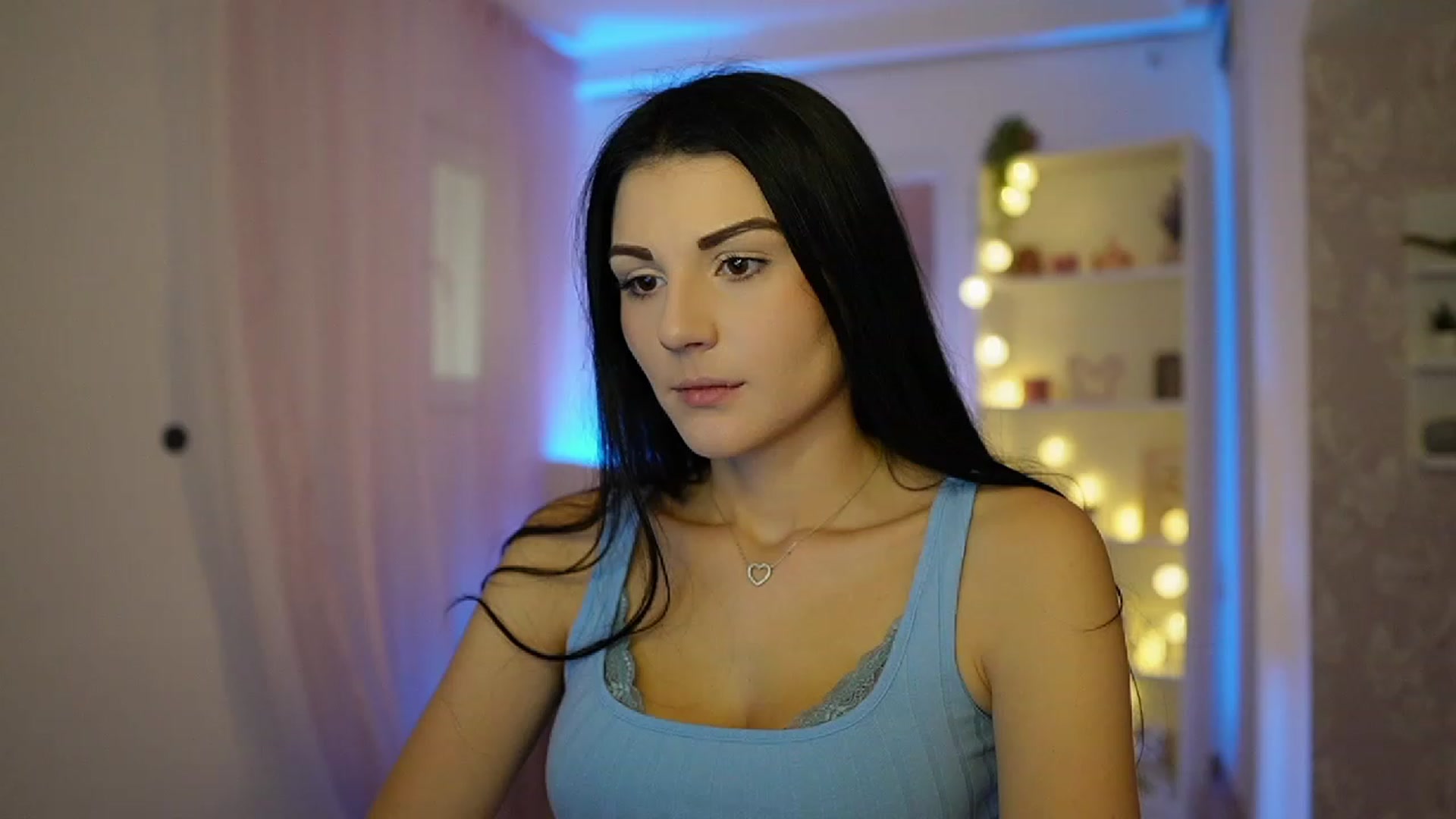 Gallery image thumbnail from Karlee_Grey__'s myfreecams stream on, 10/03/2023, 09:00 image 1 of 20